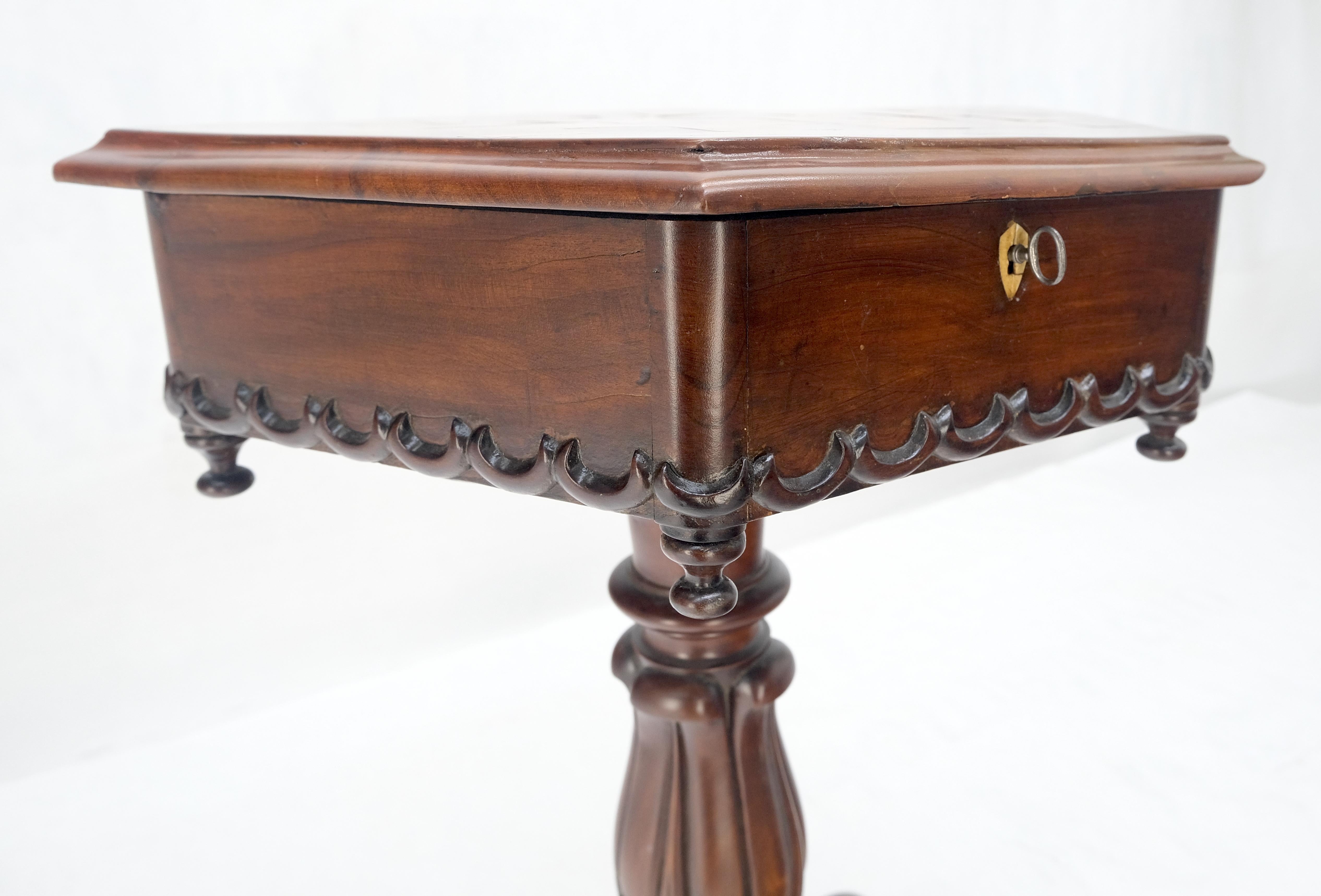 Victorian Fine c19th Century Hexagon Shape Lift Top Game Chess Board Lamp Occasional Table For Sale