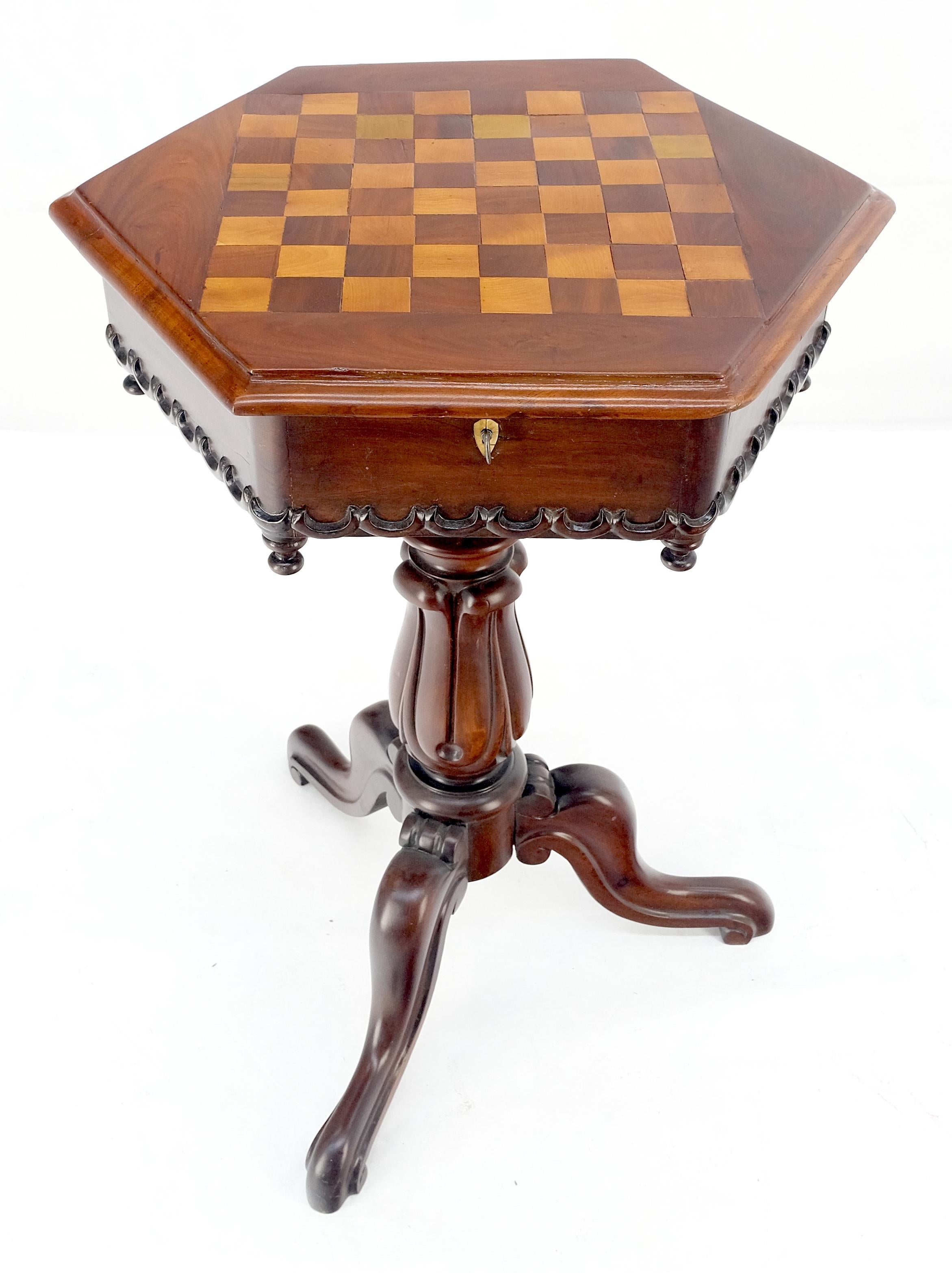 Fine c19th Century Hexagon Shape Lift Top Game Chess Board Lamp Occasional Table In Excellent Condition For Sale In Rockaway, NJ