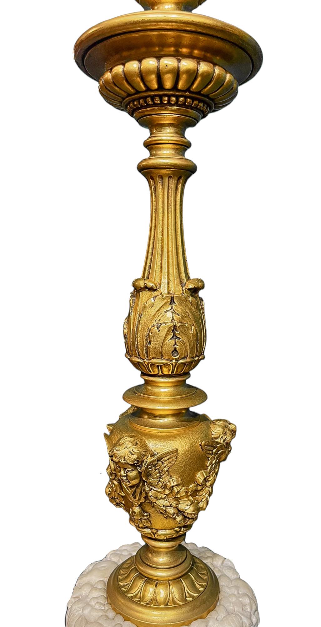 Rococo Lampe Caldwell sculptée et moulée en marbre et bronze en vente