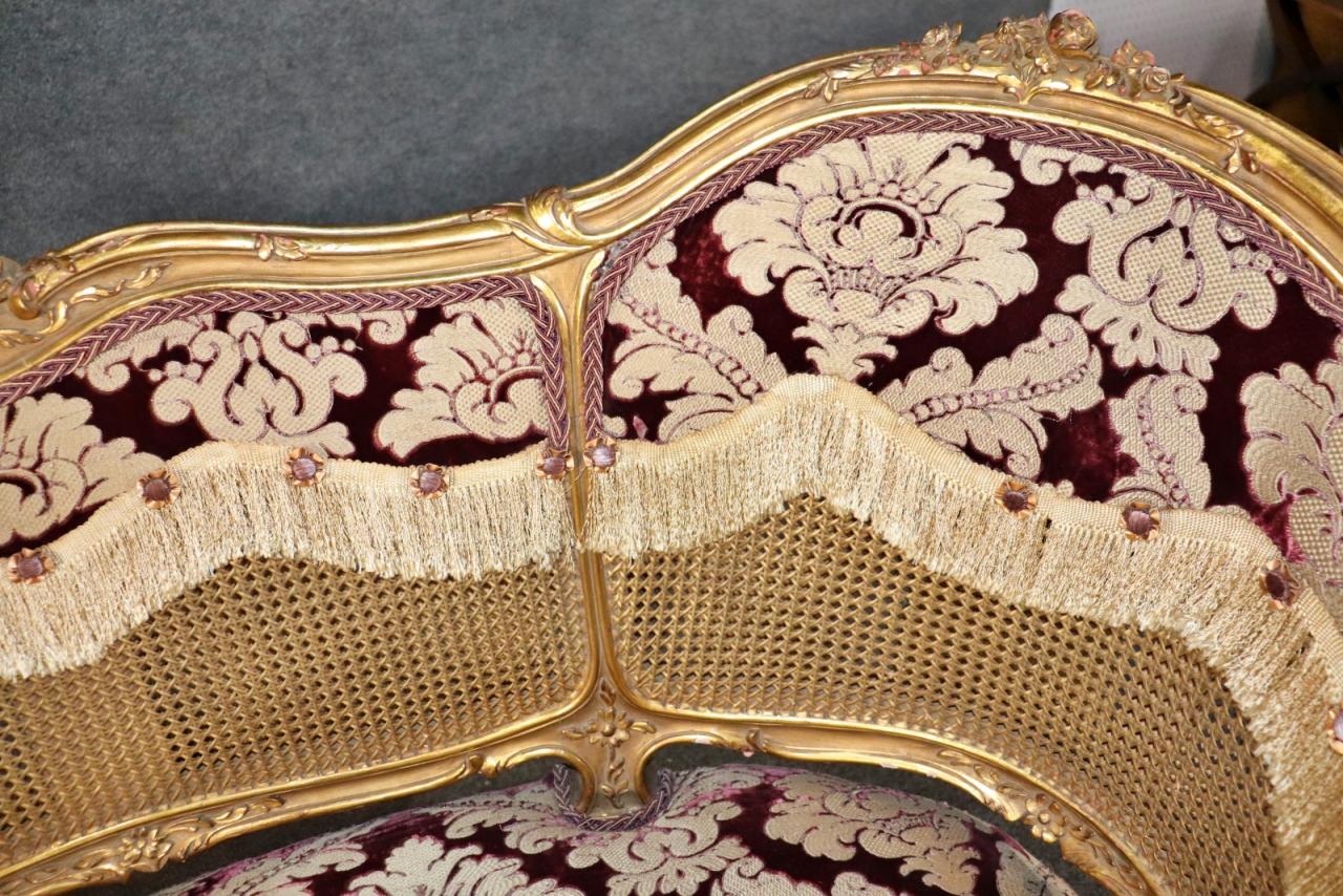 Feines Schilfrohr Französisch Louis XV vergoldet Settee Canape um 1900 im Zustand „Gut“ im Angebot in Swedesboro, NJ