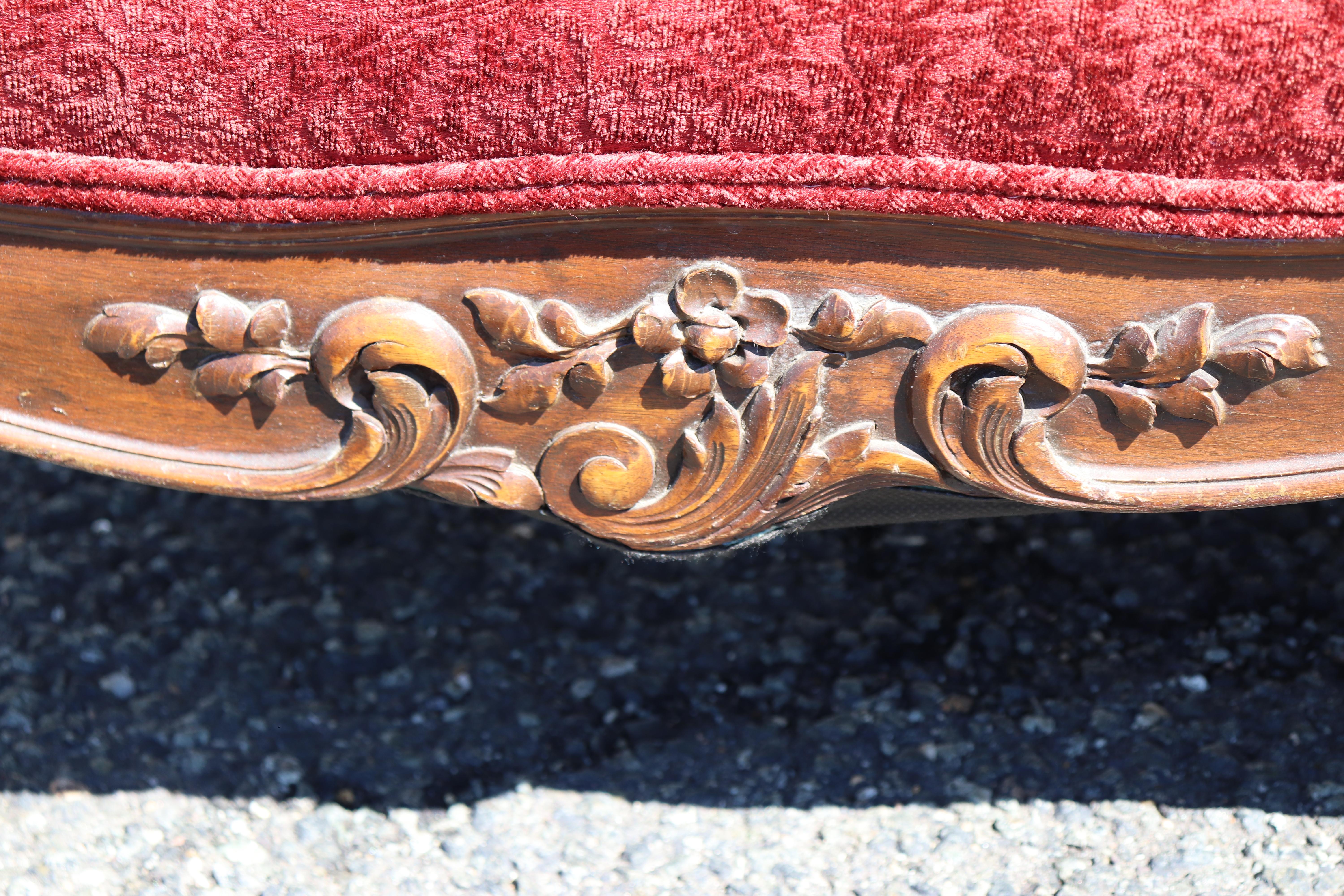 Fino Sofá Settee Francés Tallado Estilo Club Luis XV Circa 1920s en venta 1