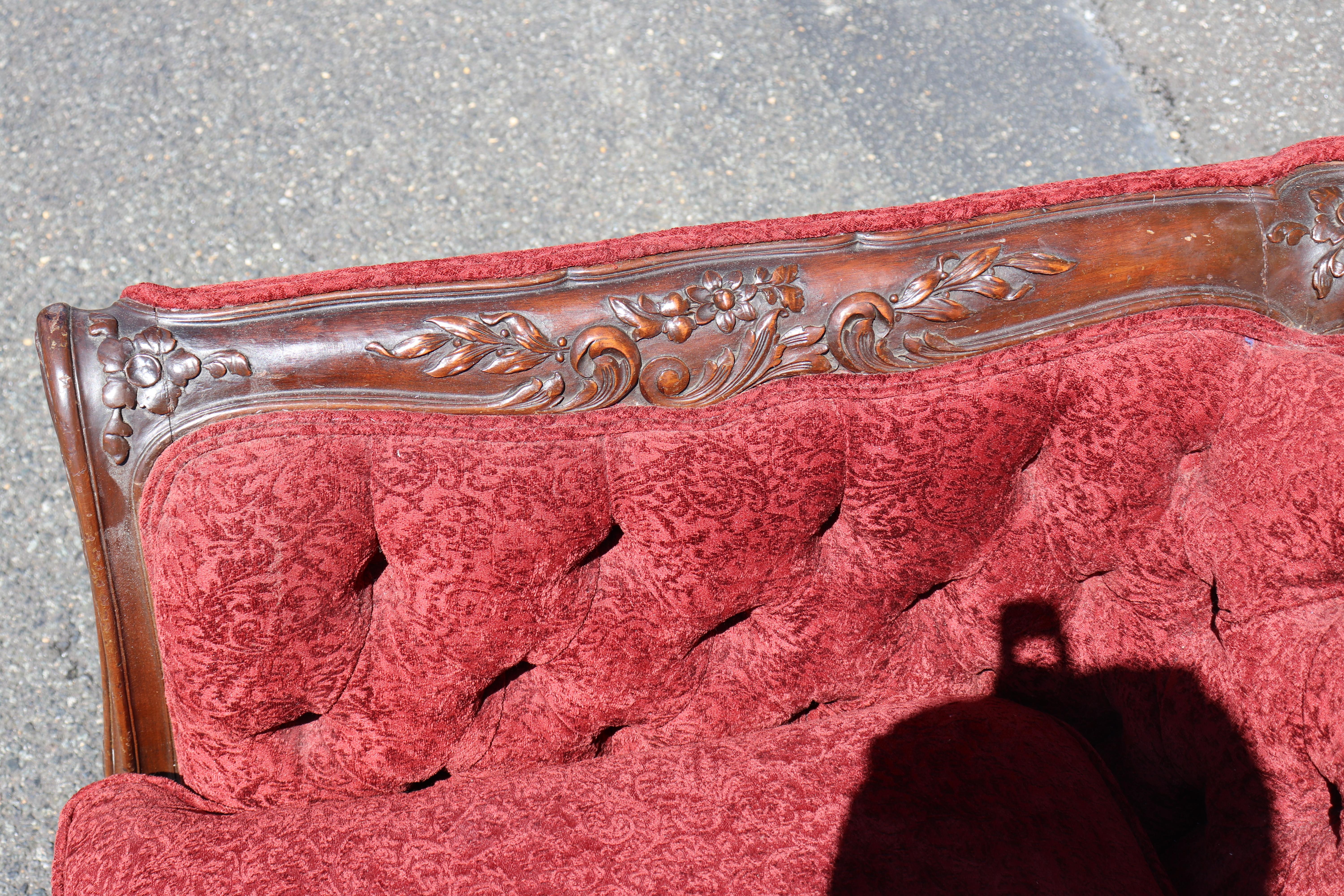 Fino Sofá Settee Francés Tallado Estilo Club Luis XV Circa 1920s en venta 4