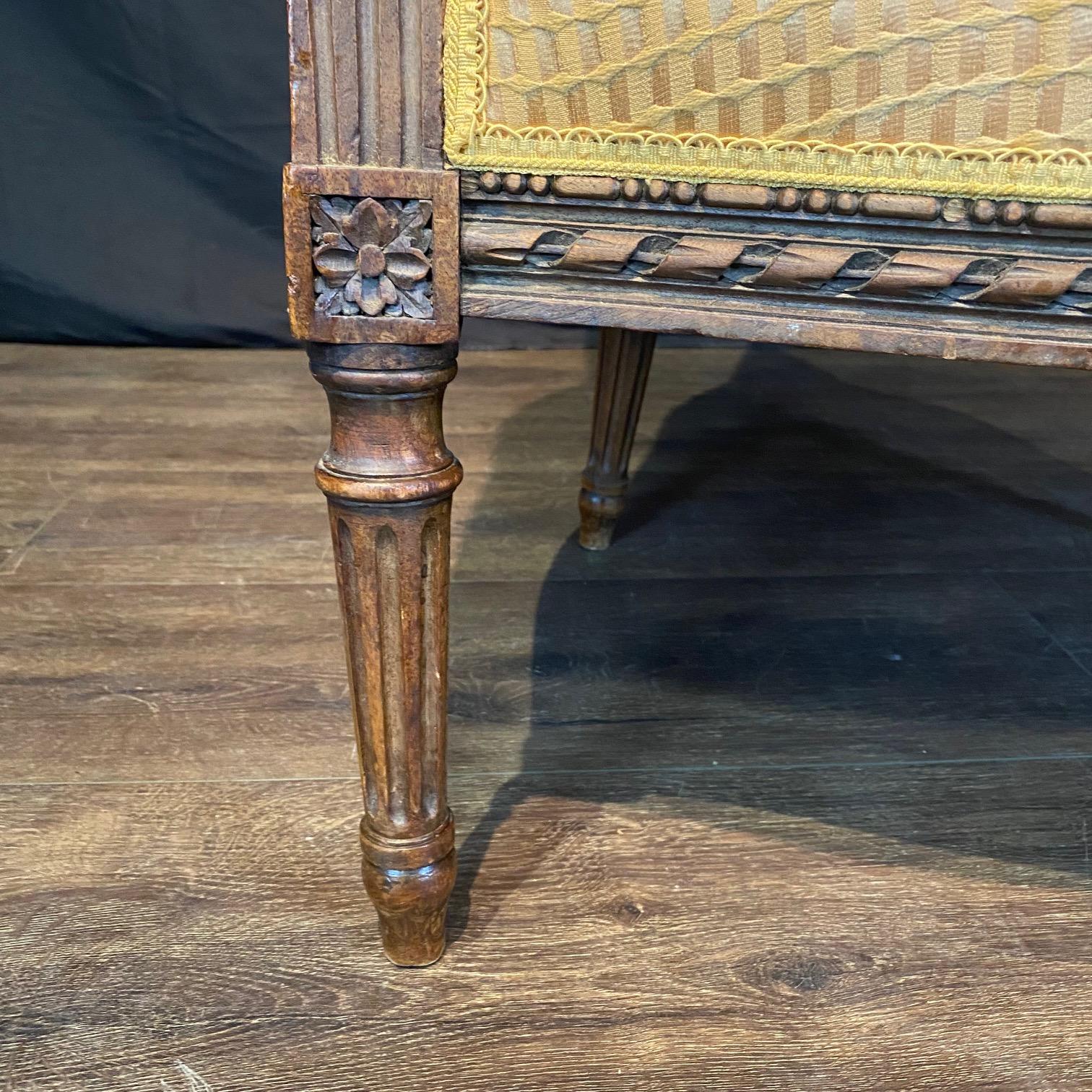 Sillón o Silla Bergere Francés Luis XVI Fino Tallado en venta 3