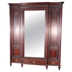 Armoire française de style Louis XVI en acajou sculpté avec miroir, circa 1900