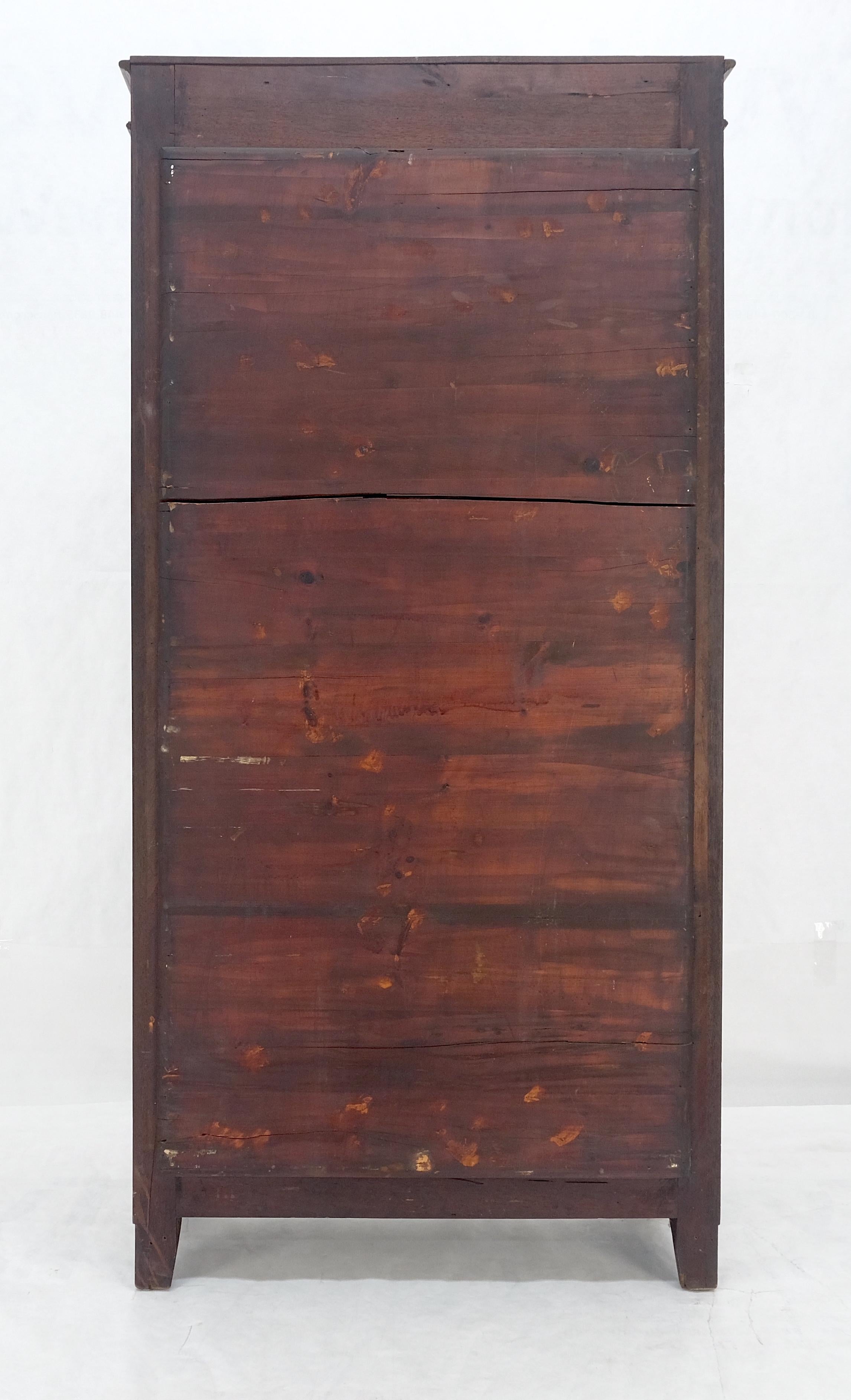 Inconnu Fine Mahogany Sculptée Claw Feet Glass Shelved Bookcase Display Cabinet Stunning en vente
