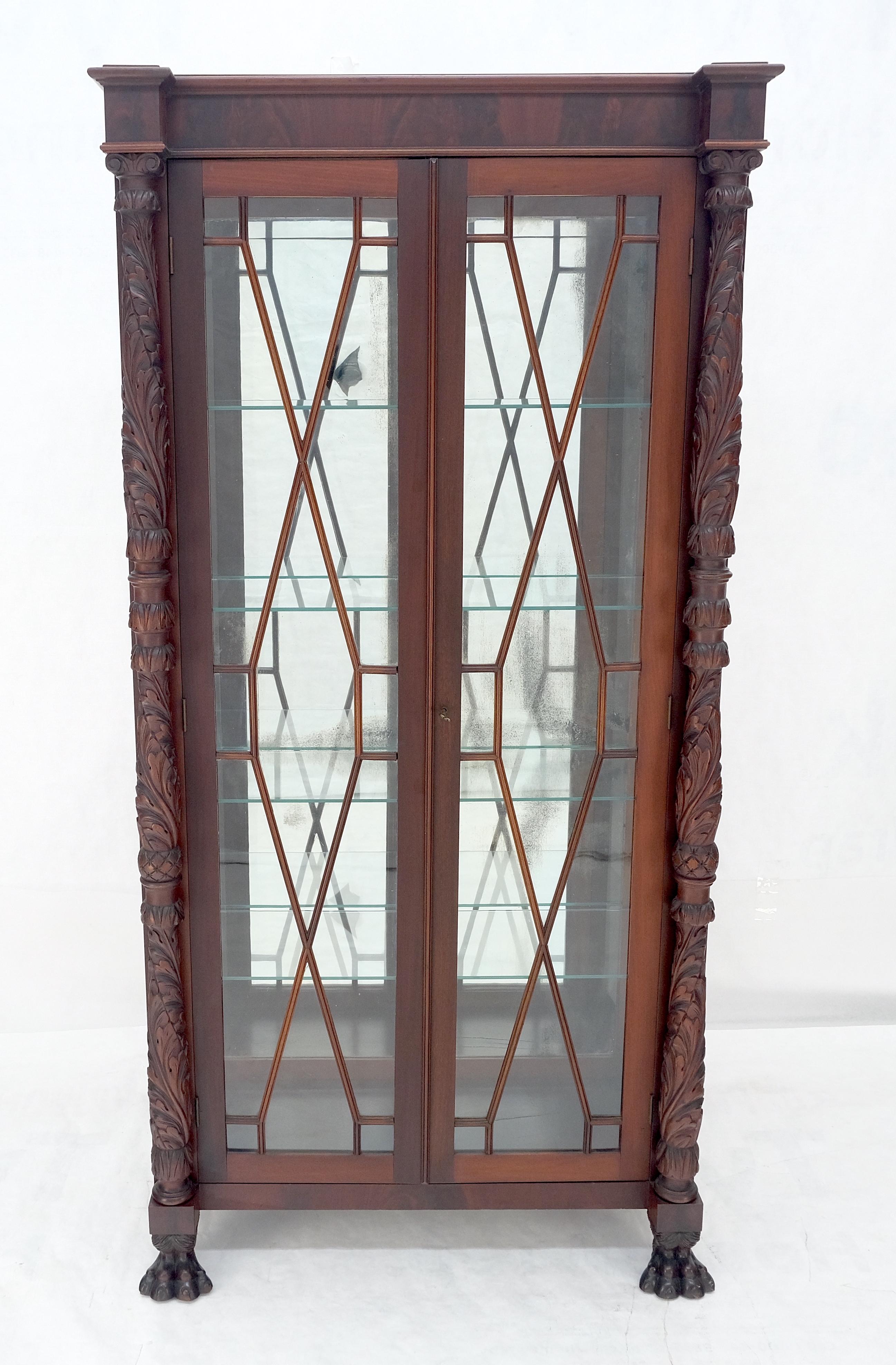 Laqué Fine Mahogany Sculptée Claw Feet Glass Shelved Bookcase Display Cabinet Stunning en vente