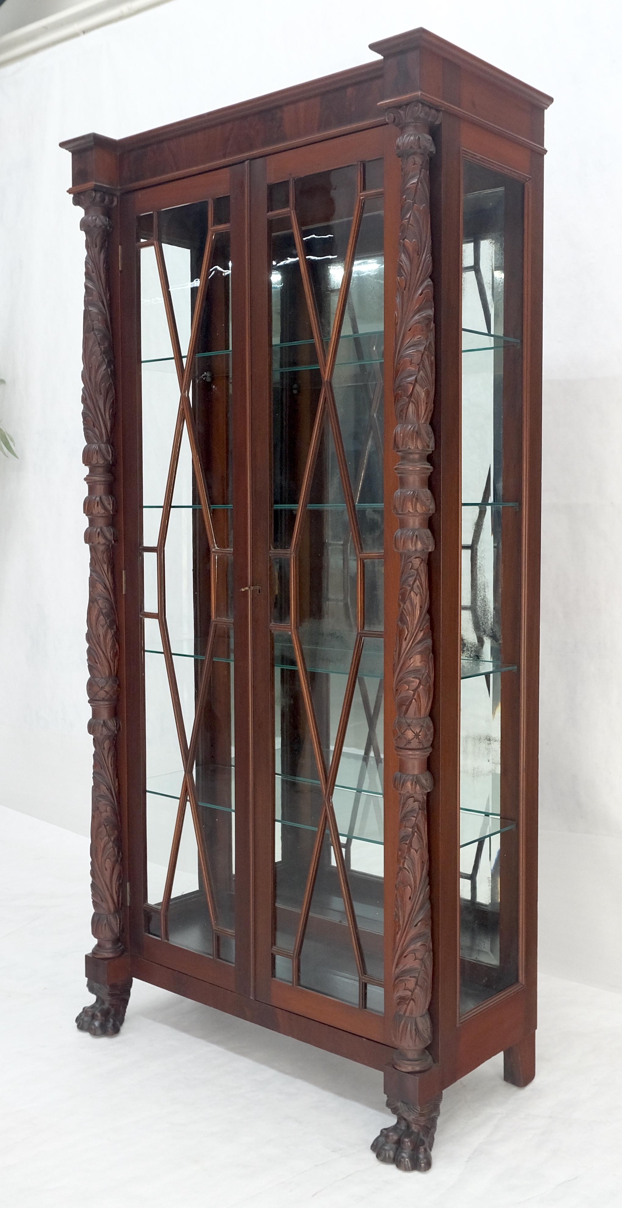 Fine Mahogany Sculptée Claw Feet Glass Shelved Bookcase Display Cabinet Stunning en vente 1