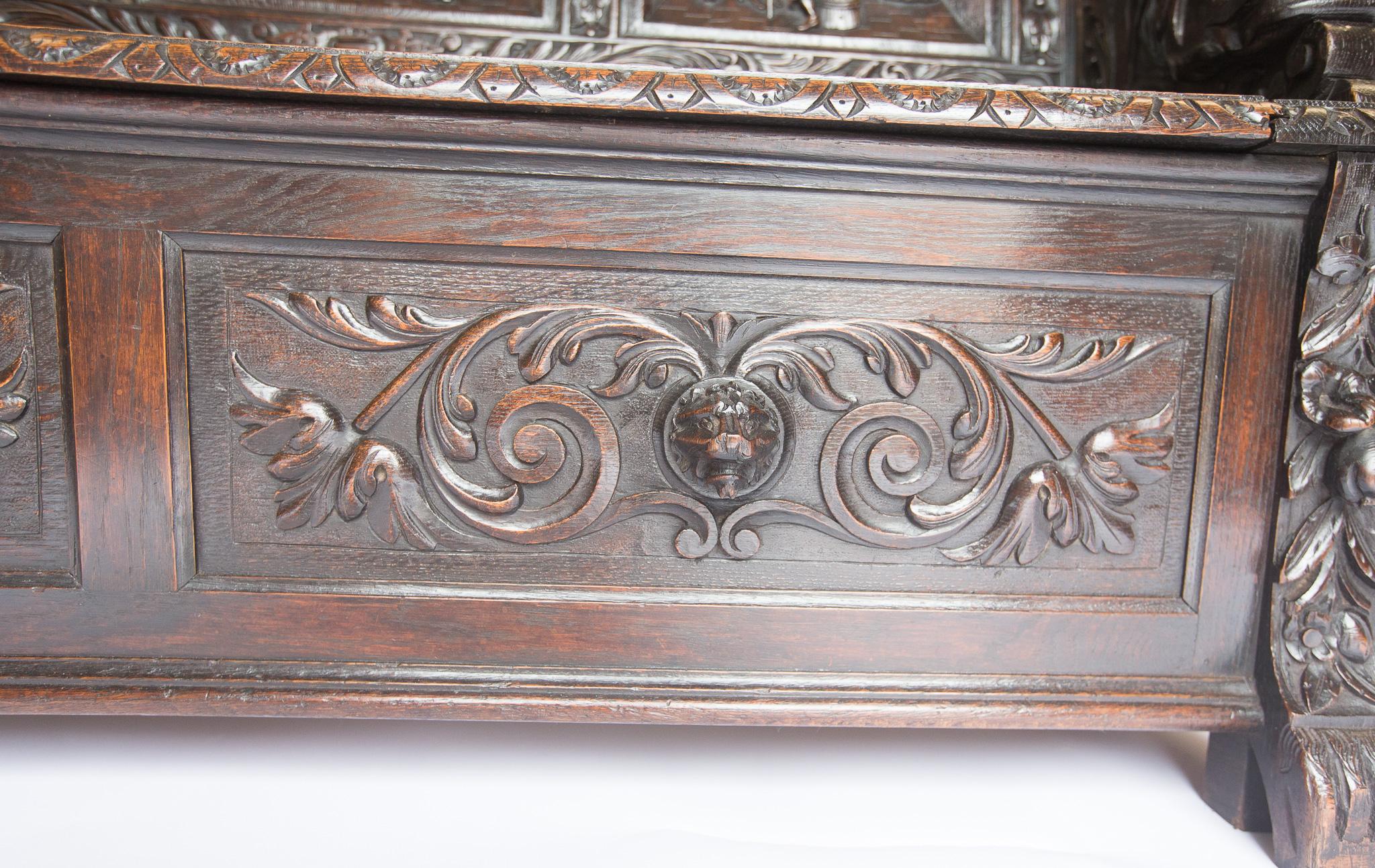 Quercia Seduta a cassetta in legno di quercia intagliato di pregio del 1900 circa in vendita