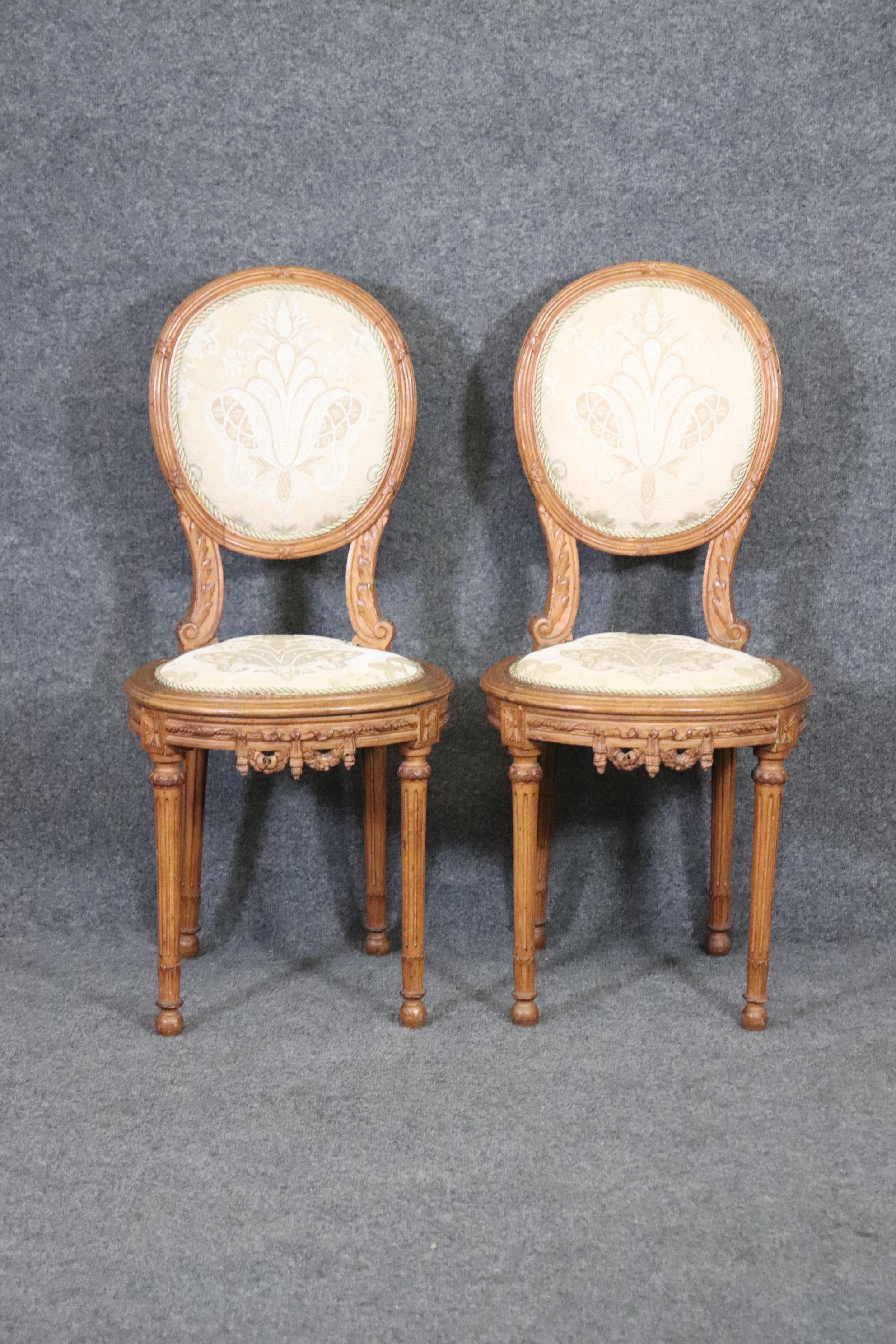 Fine Carved Pair French Louis XVI Style Cameo Back Side Chairs, Circa 1940 In Good Condition For Sale In Swedesboro, NJ