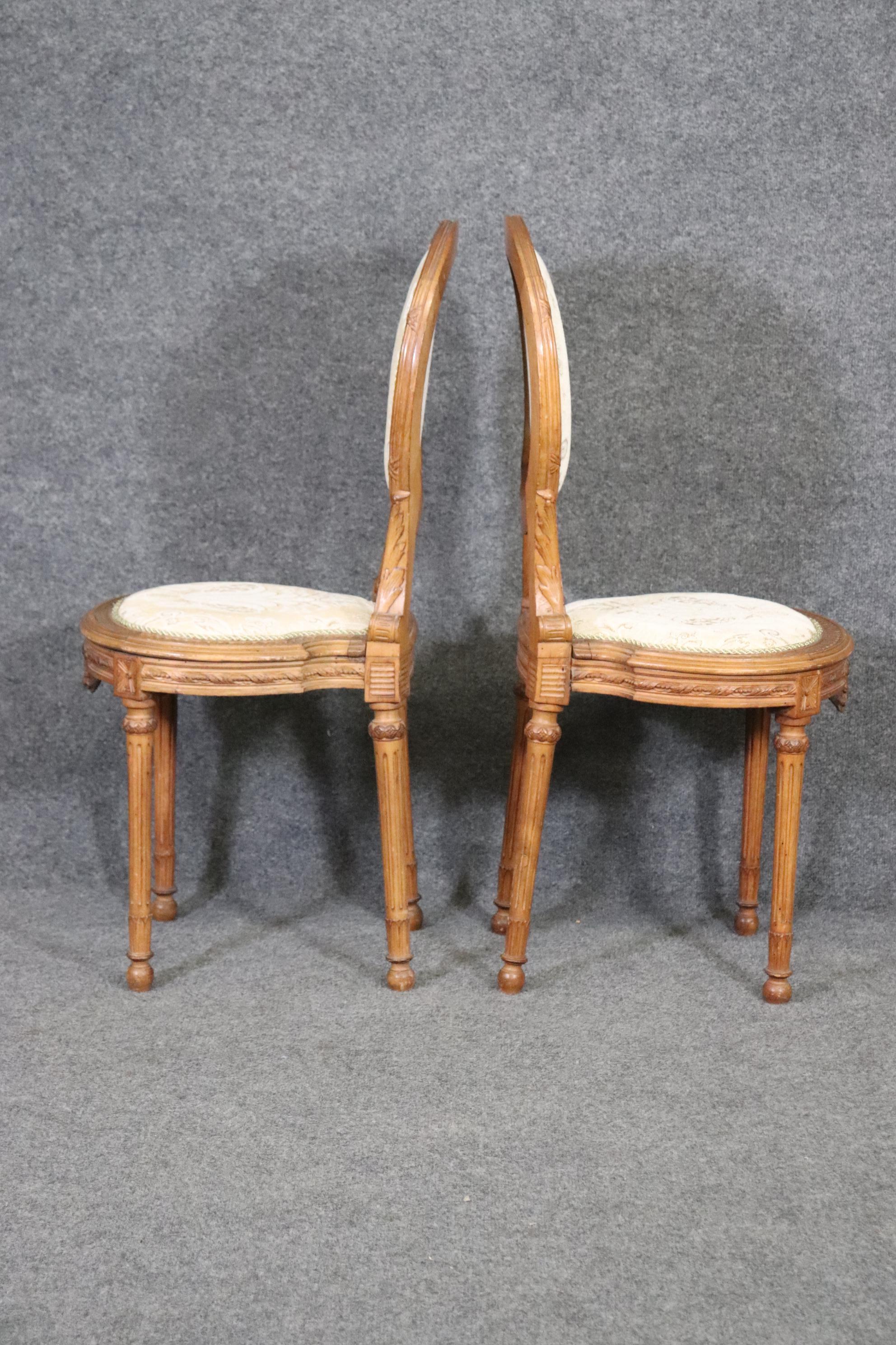 Mid-20th Century Fine Carved Pair French Louis XVI Style Cameo Back Side Chairs, Circa 1940 For Sale