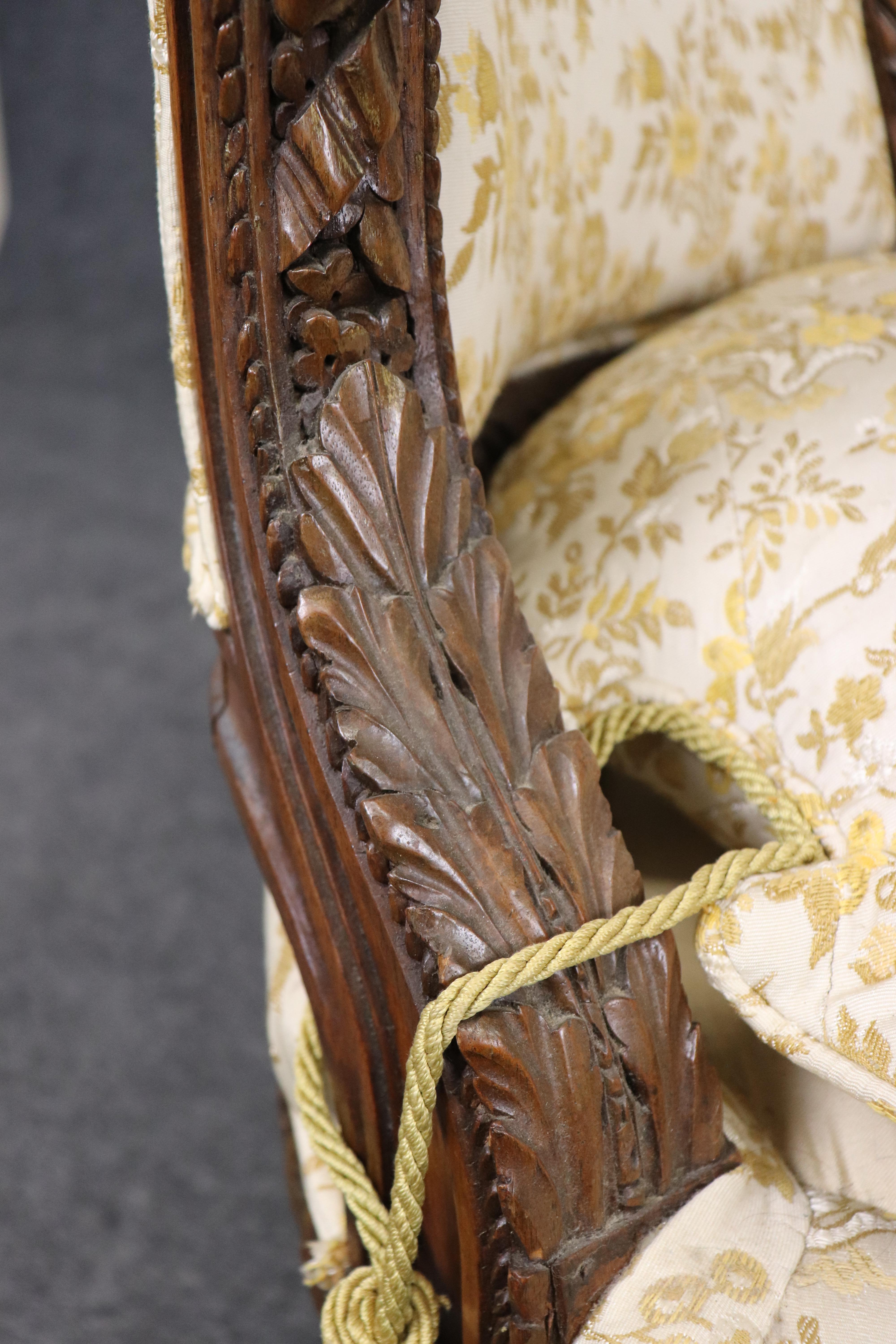 Fine Carved Rams Head and Garland Walnut Georgian Curved Back Sofa Settee For Sale 6
