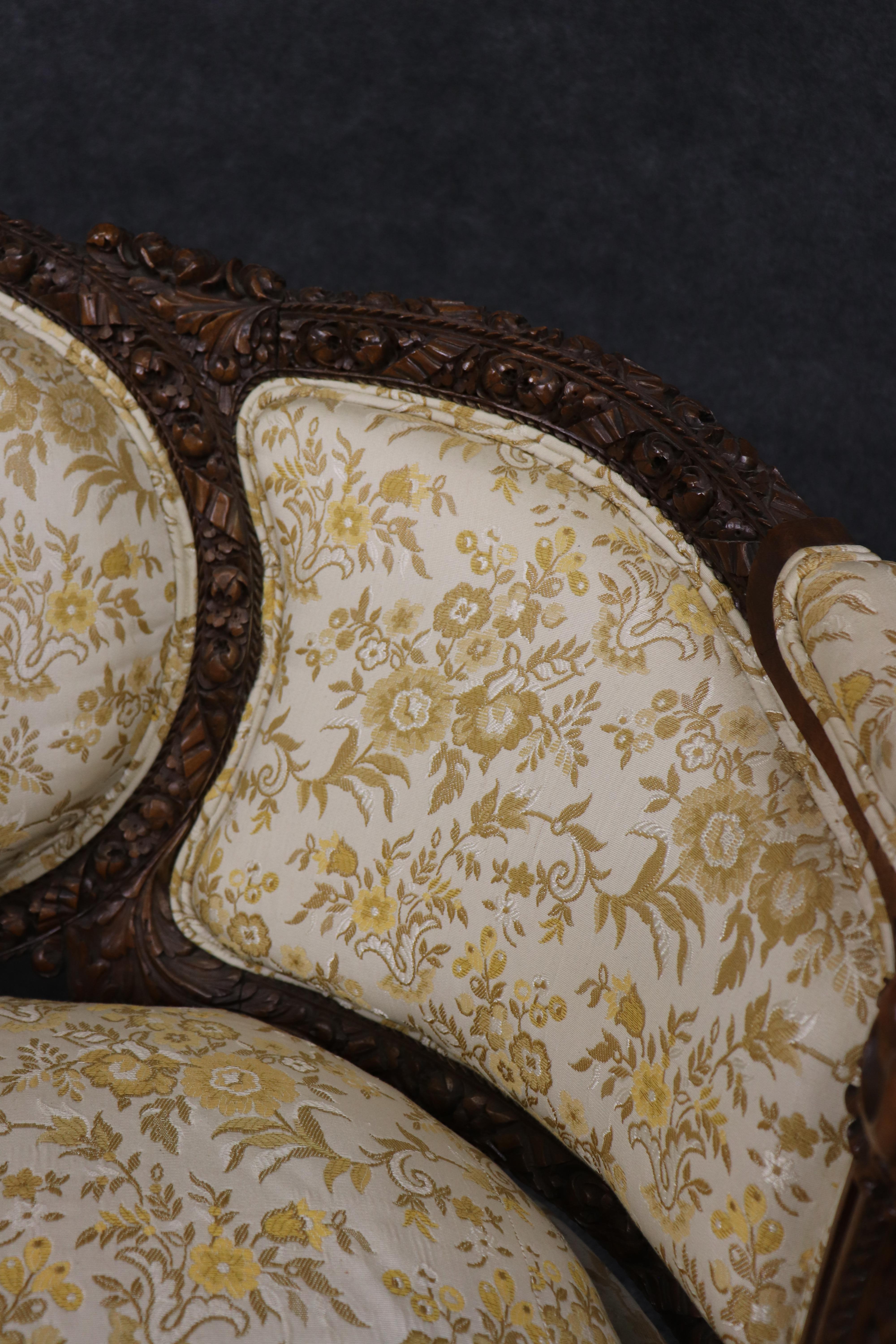 Fine Carved Rams Head and Garland Walnut Georgian Curved Back Sofa Settee For Sale 8