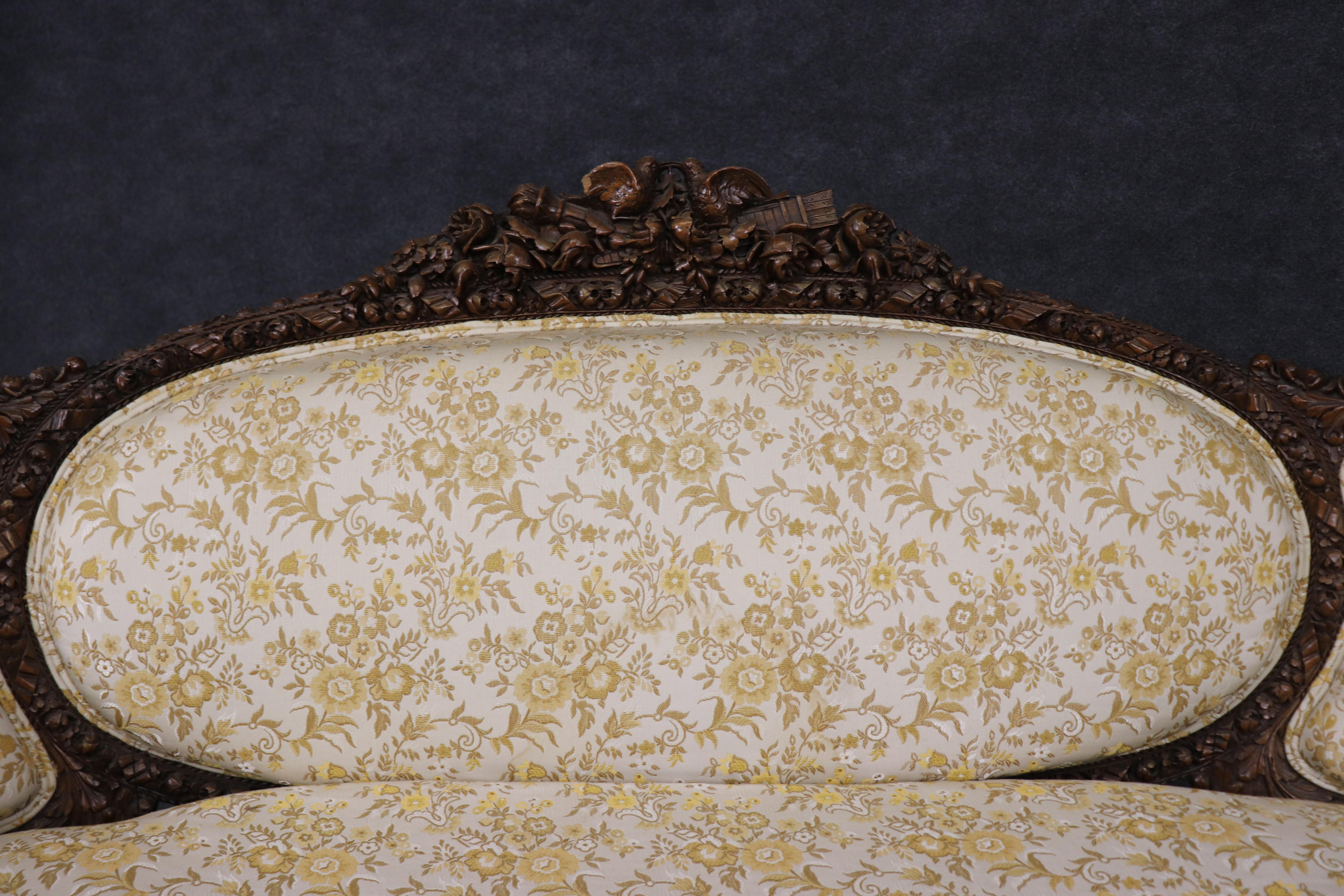 Fine Carved Rams Head and Garland Walnut Georgian Curved Back Sofa Settee For Sale 9