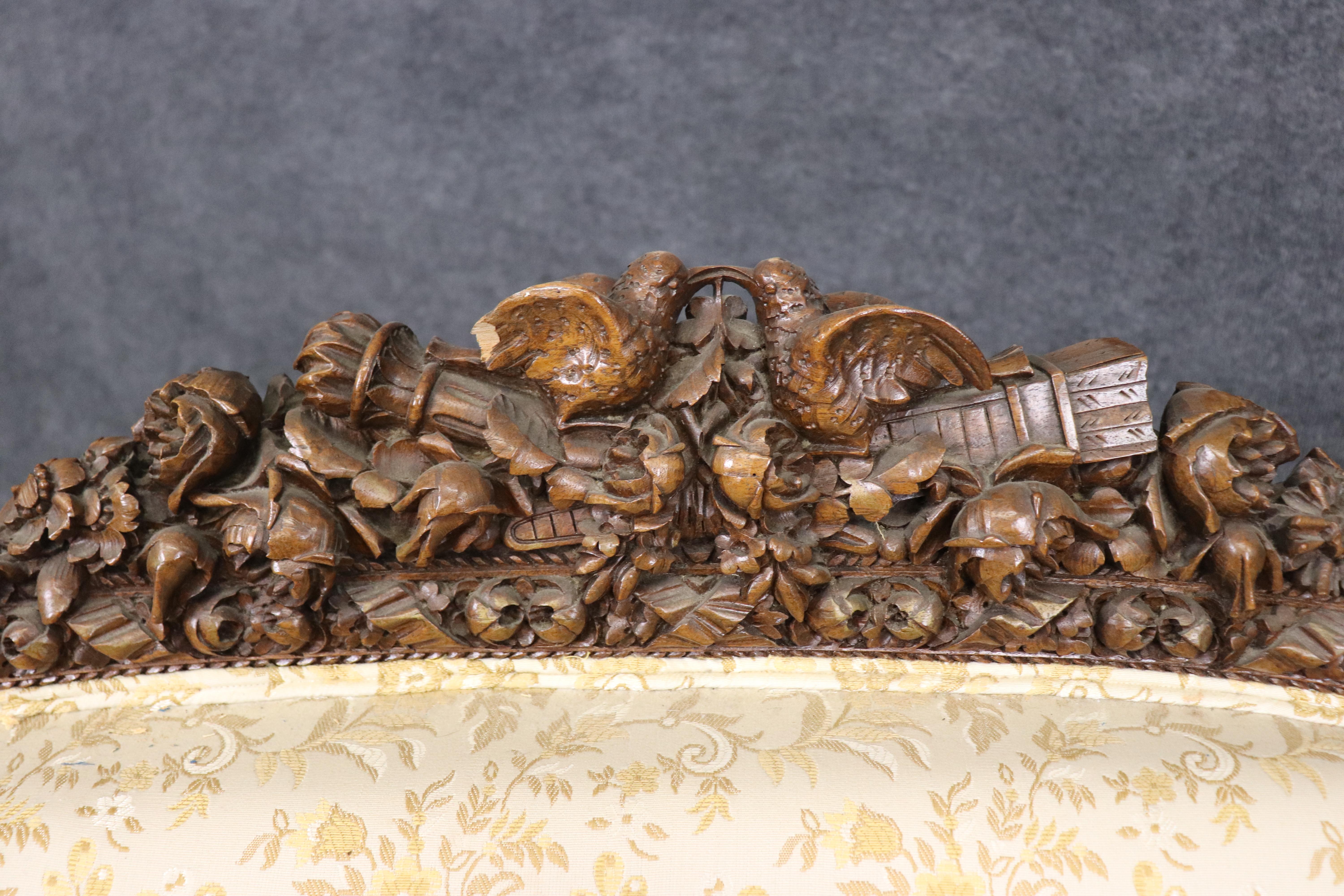 Fine Carved Rams Head and Garland Walnut Georgian Curved Back Sofa Settee For Sale 10