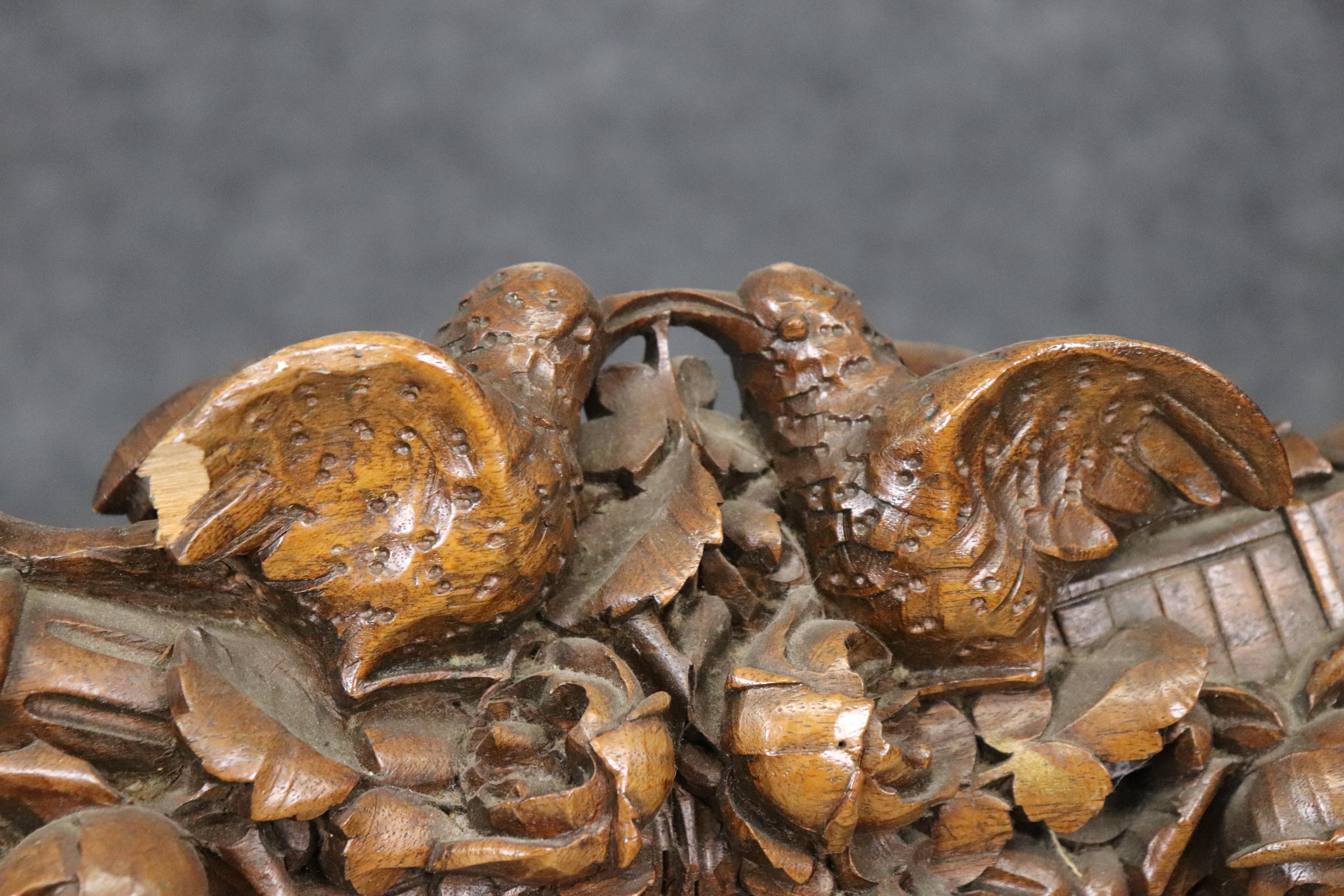 Fine Carved Rams Head and Garland Walnut Georgian Curved Back Sofa Settee For Sale 11