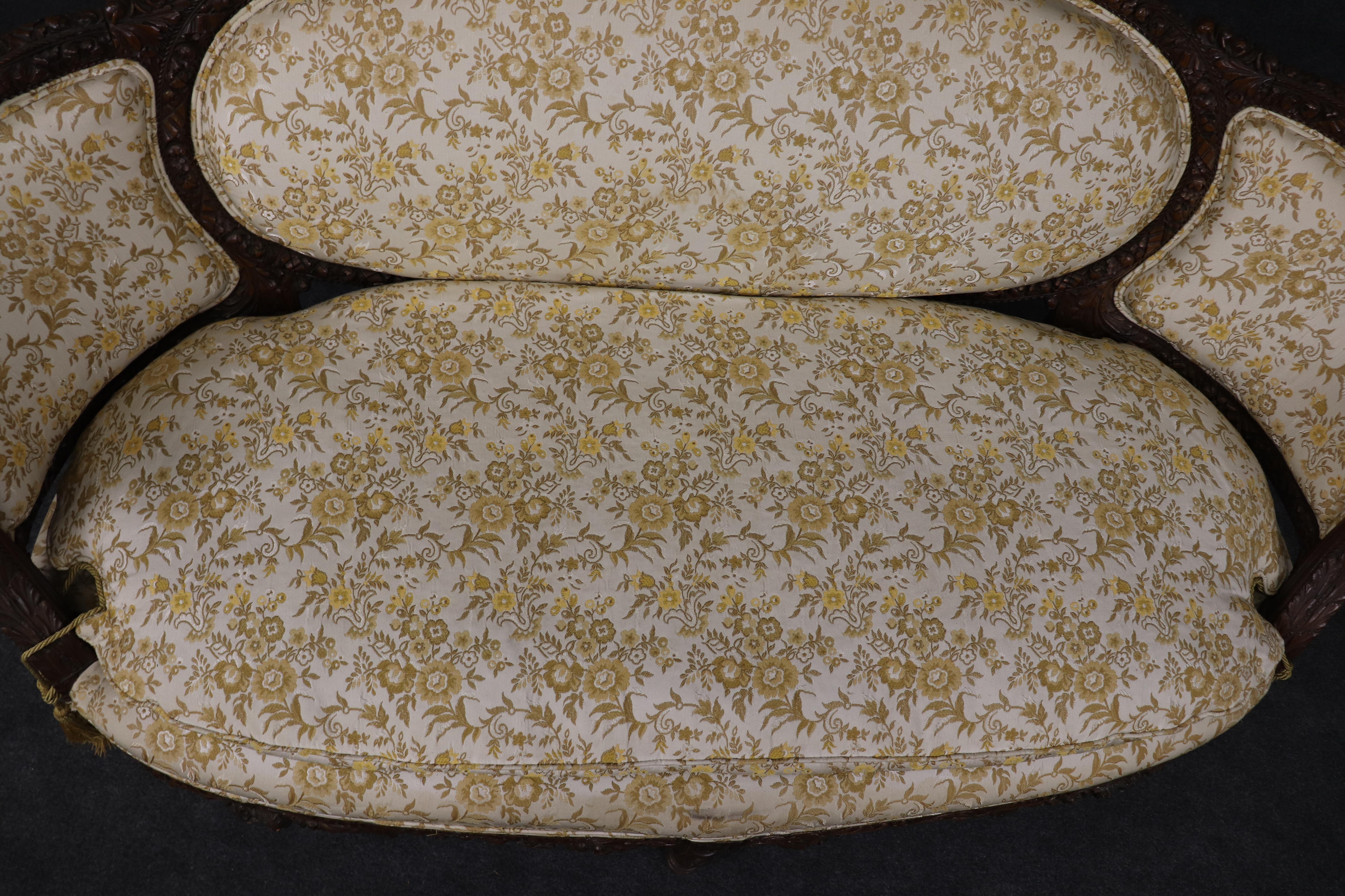 Fine Carved Rams Head and Garland Walnut Georgian Curved Back Sofa Settee For Sale 12
