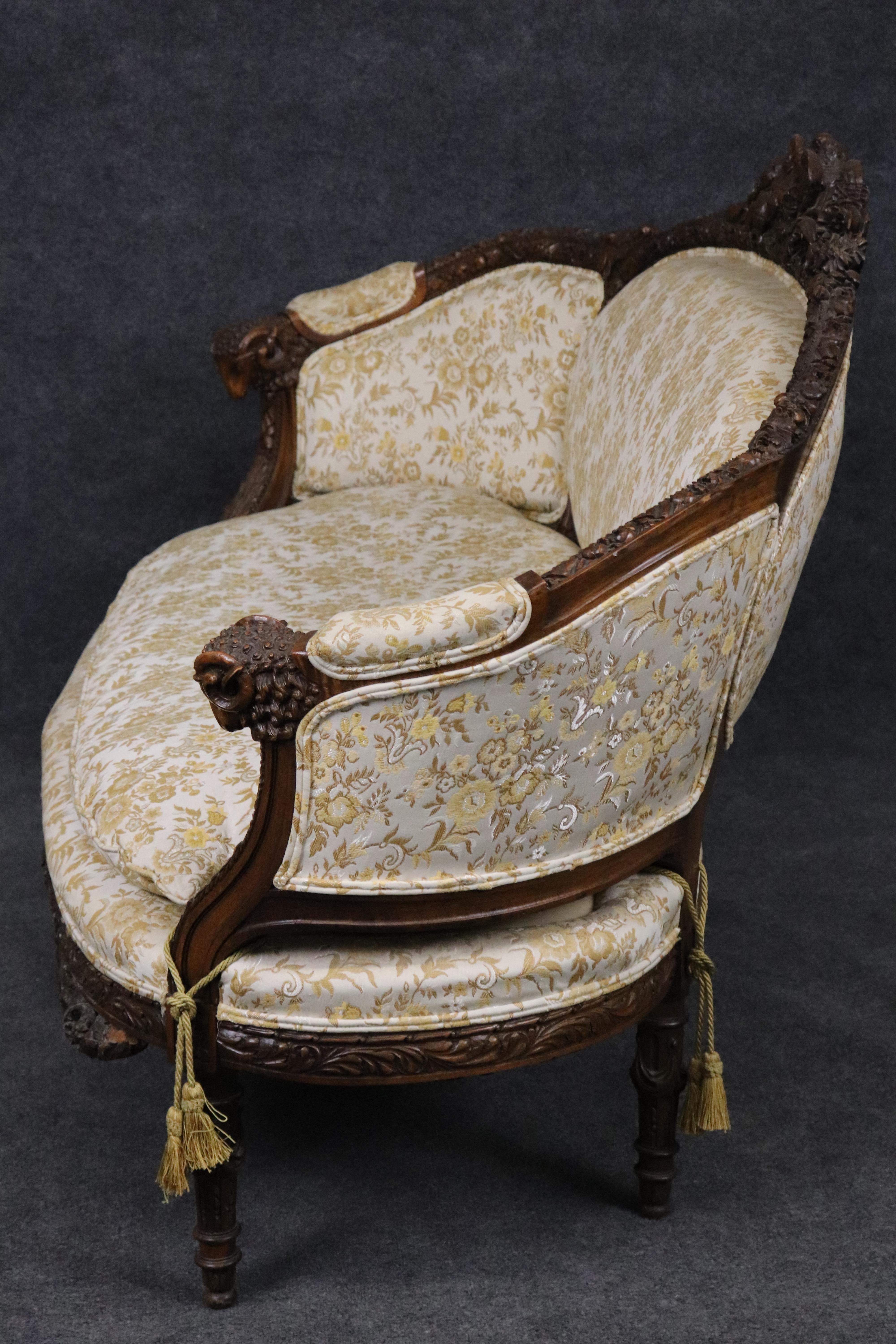 Late 19th Century Fine Carved Rams Head and Garland Walnut Georgian Curved Back Sofa Settee For Sale