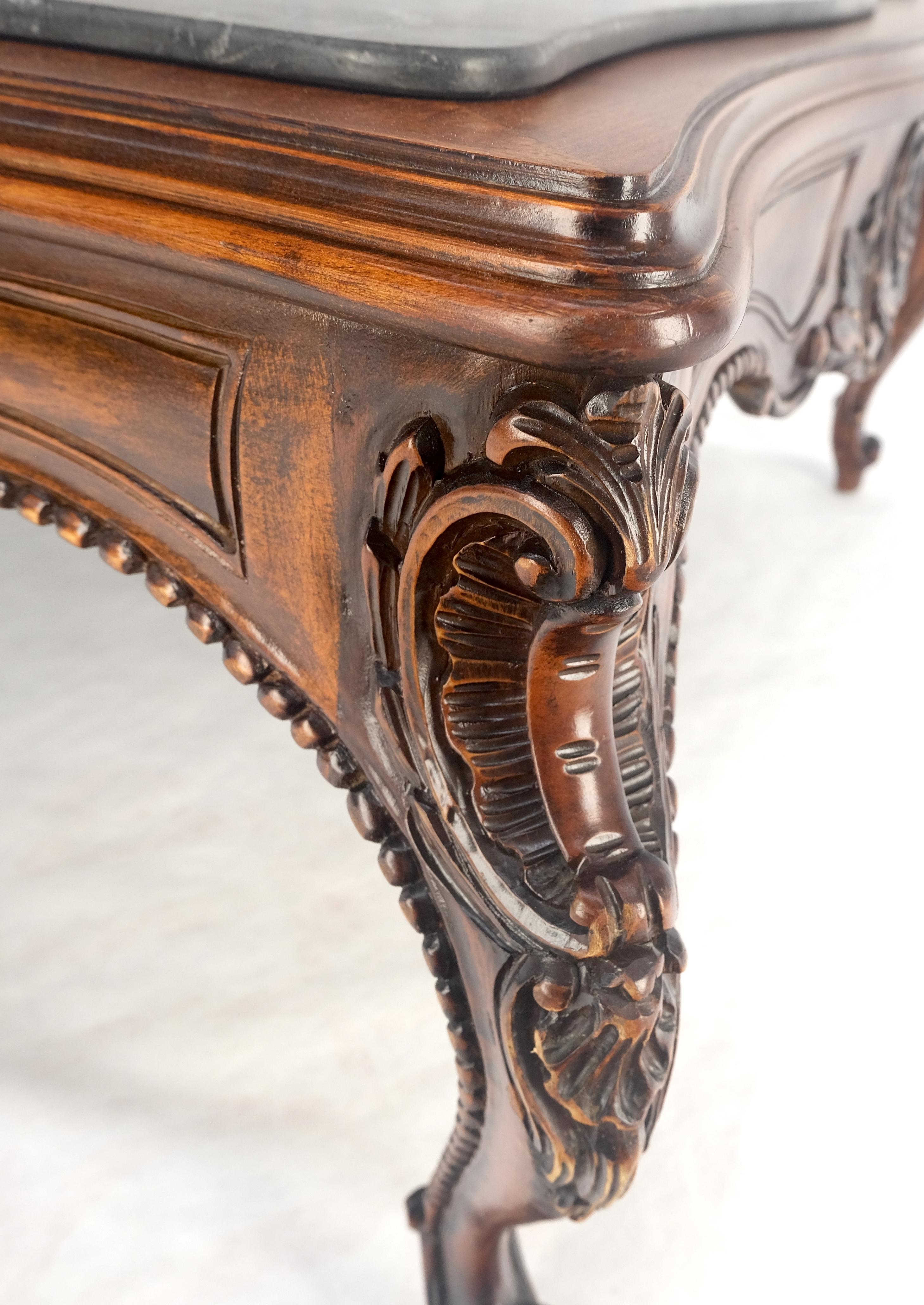 Fein geschnitzt Regency Revival Französisch Schwarz Marmor Top Square Couchtisch MINT! (amerikanisch) im Angebot