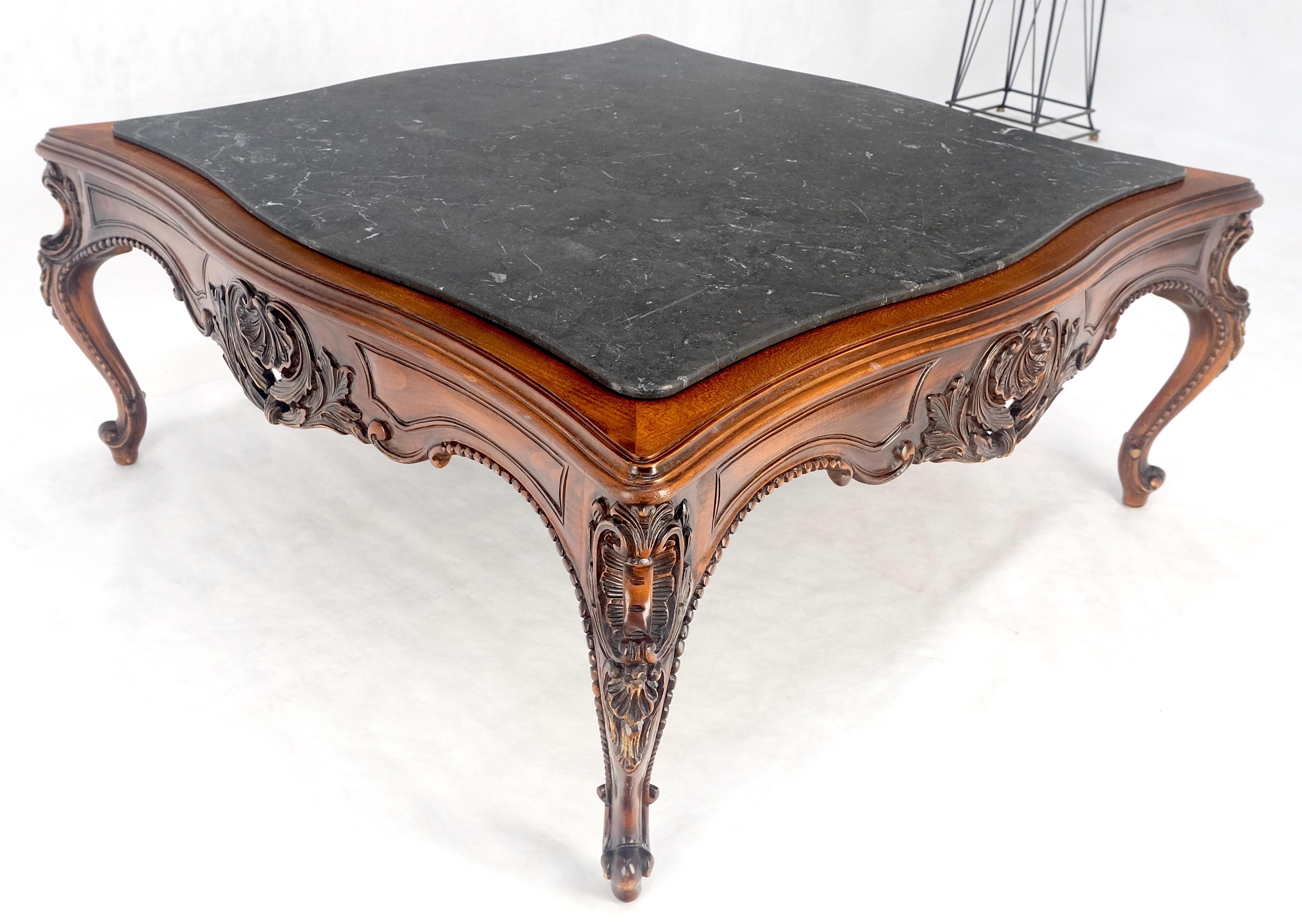 Fein geschnitzt Regency Revival Französisch Schwarz Marmor Top Square Couchtisch MINT! im Angebot 3