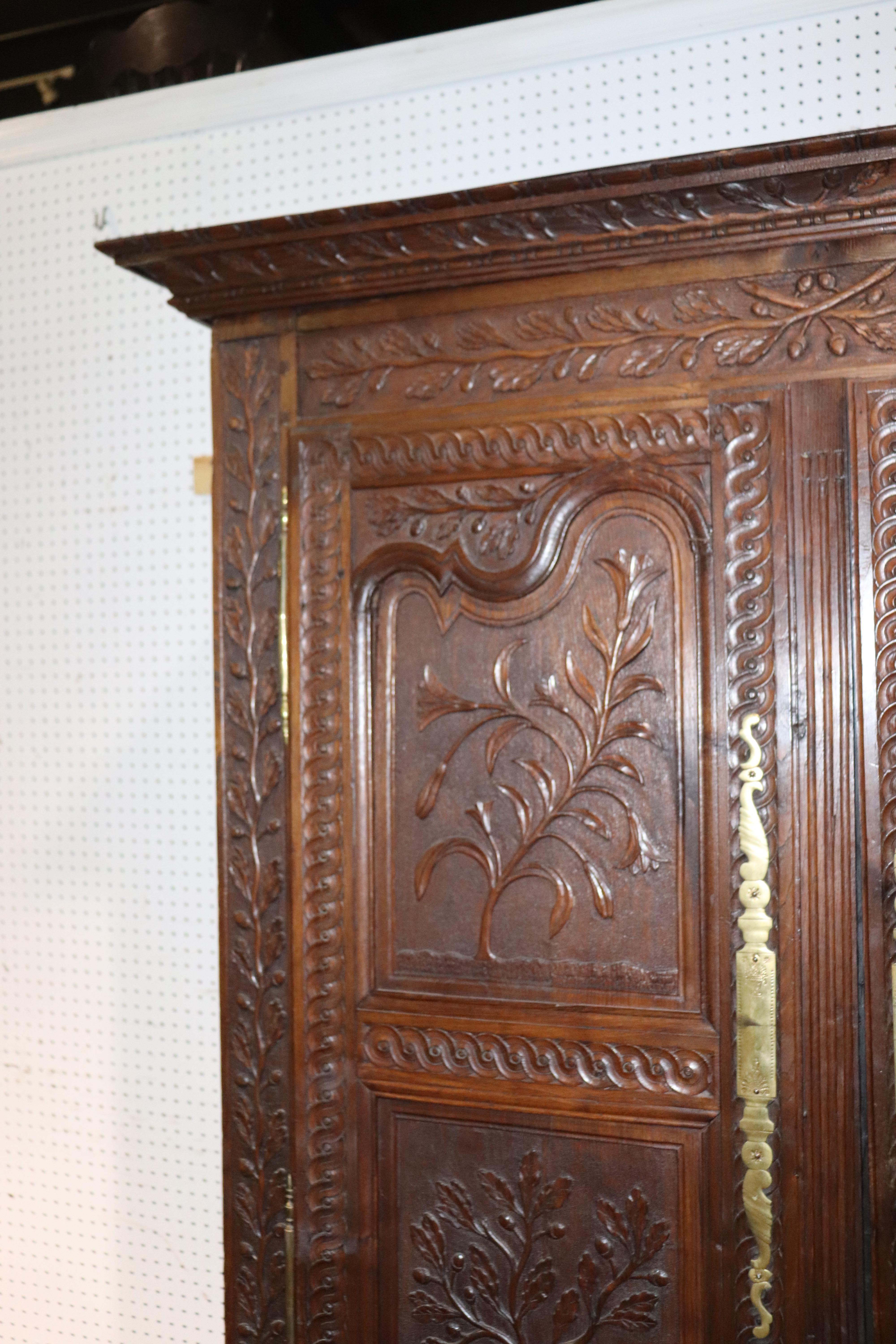 Fine Carved Solid Walnut 18th Century French Armoire TV Cabinet, circa 1780s In Good Condition In Swedesboro, NJ