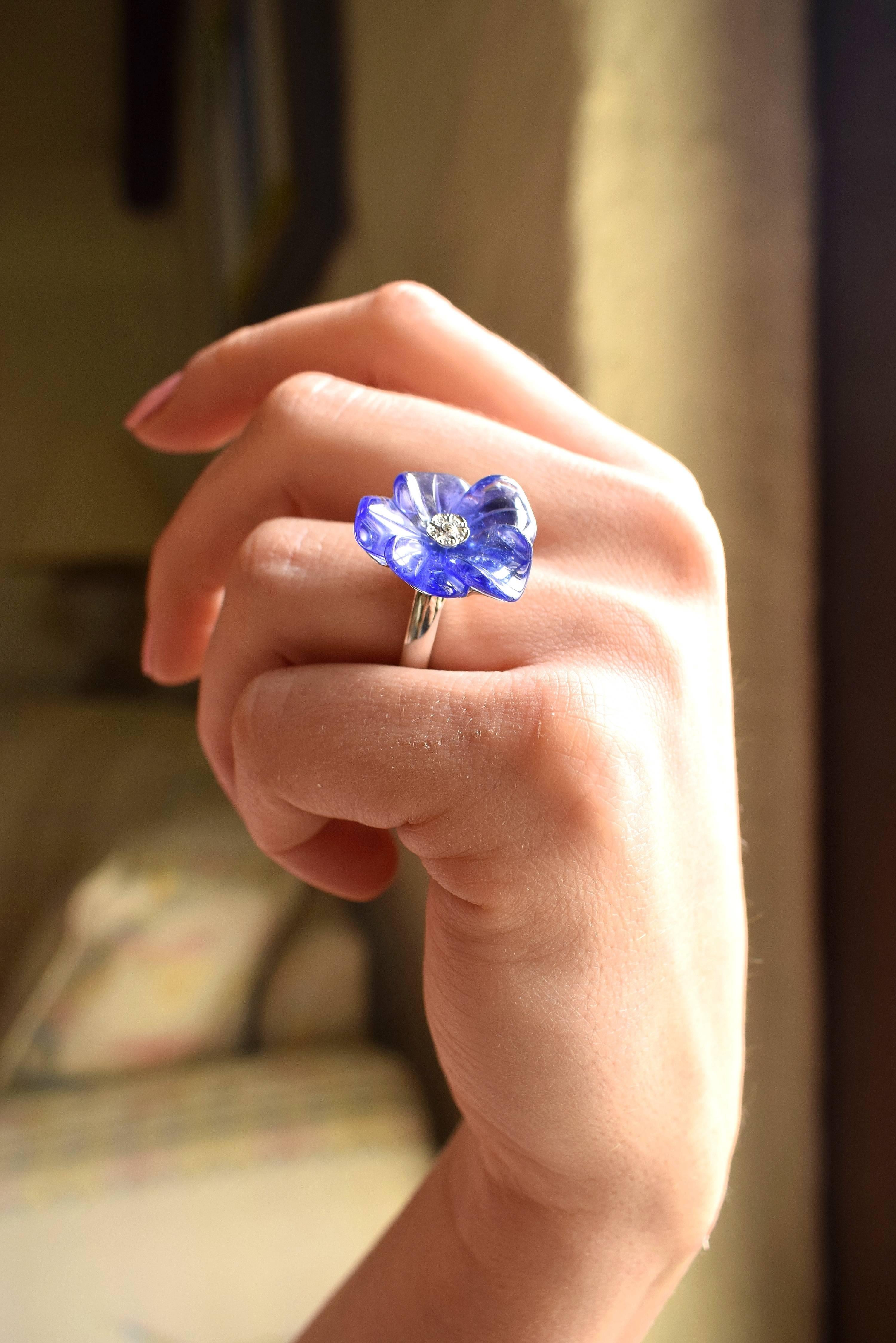 Women's or Men's Fine Carved Tanzanite Flower 18K Gold Ring