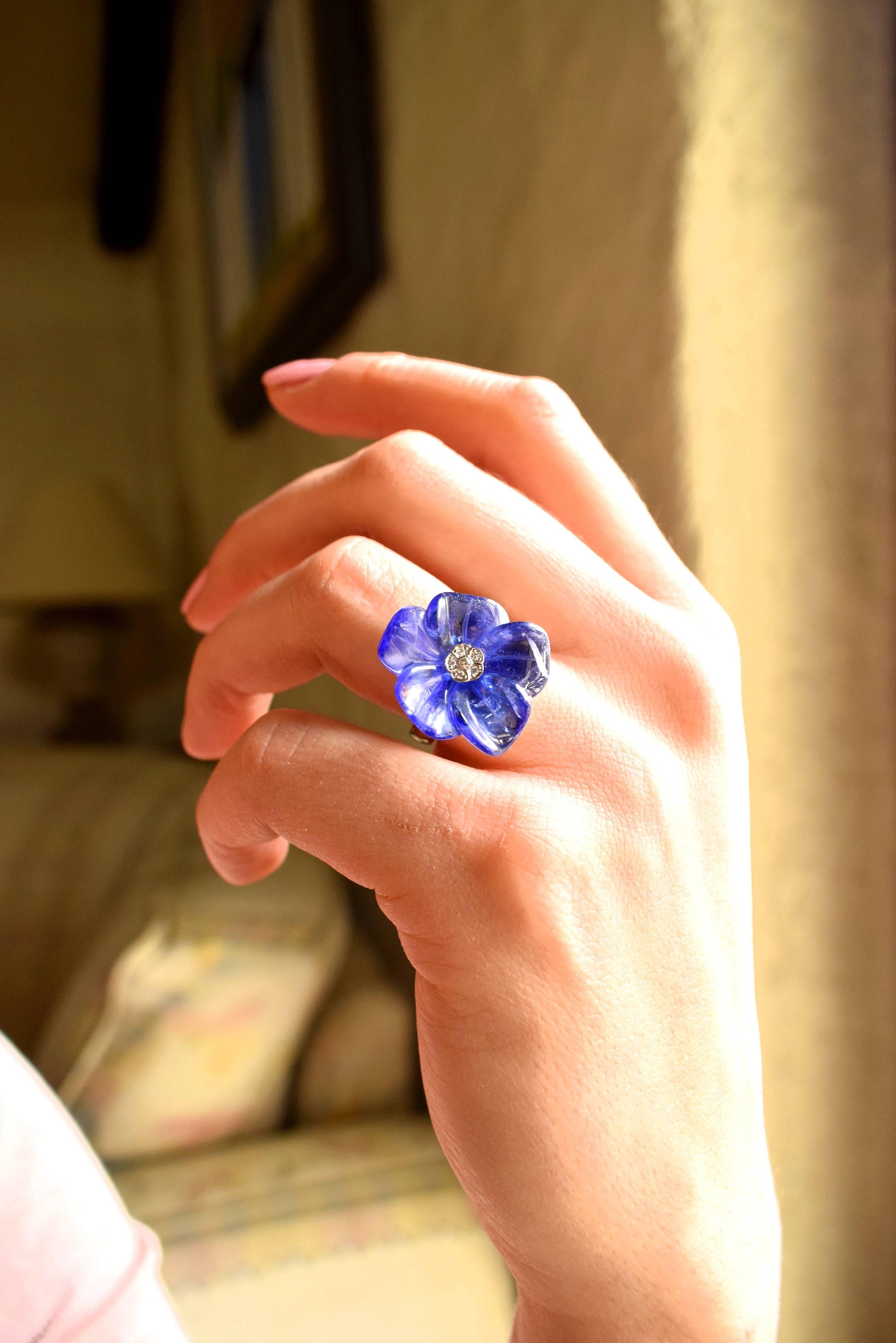 Fine Carved Tanzanite Flower 18K Gold Ring 1