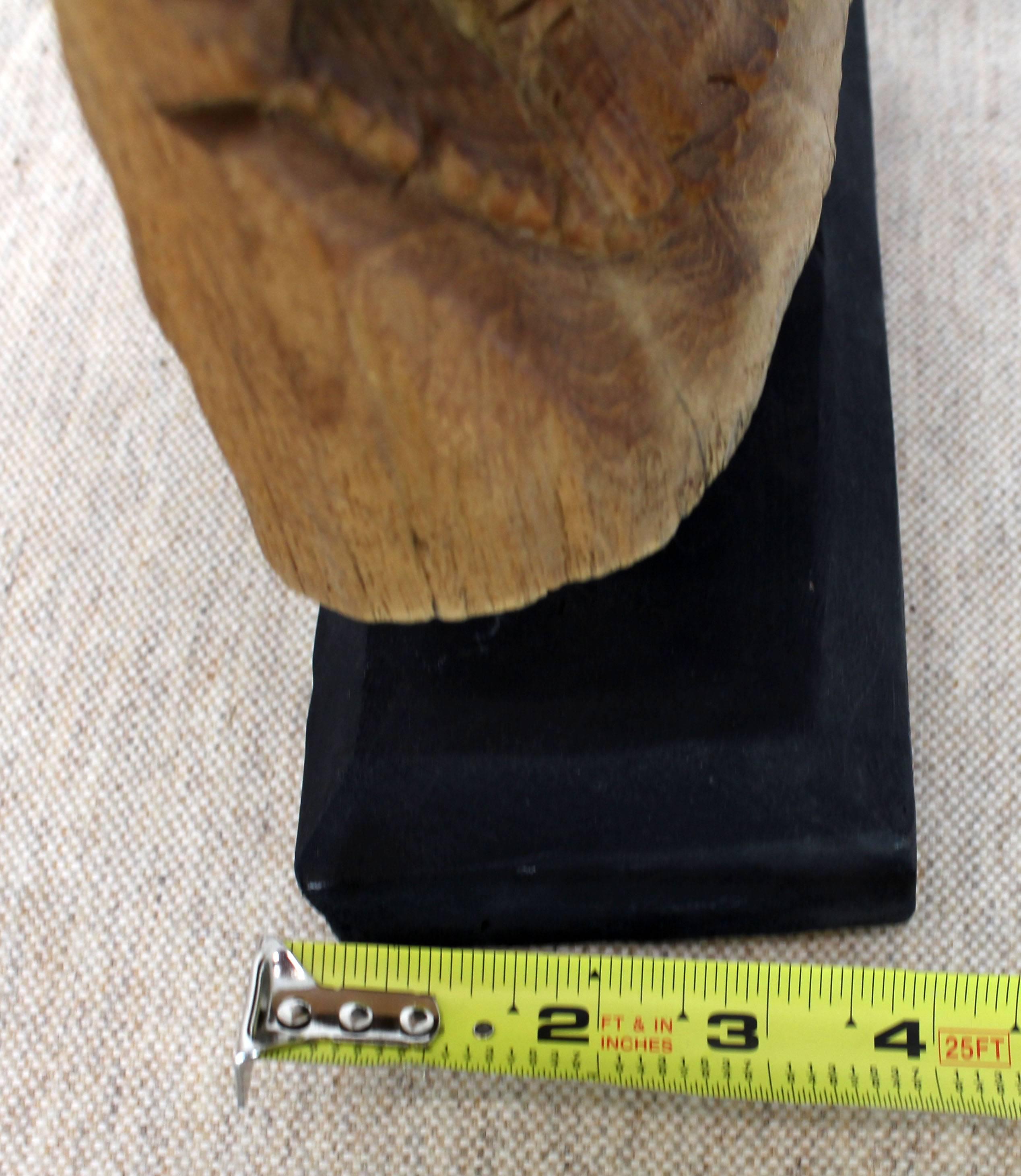 Scultura di Buddha in legno di teak scolpito su supporto in vendita 4