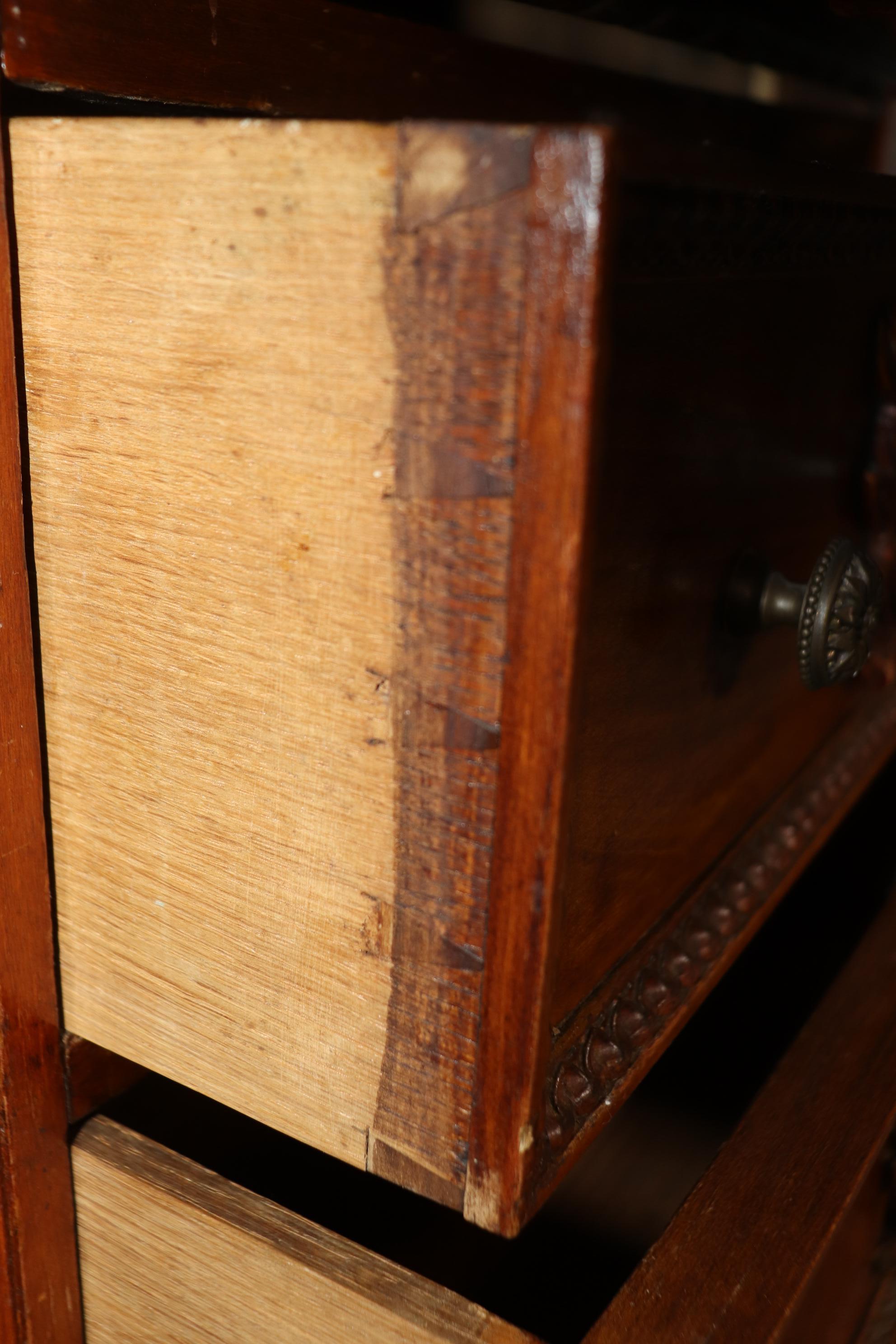 Französischer Louis XV.-Sekretär-Schreibtisch aus geschnitztem Nussbaumholz mit Abatant-Blumenkorb, Abatant im Angebot 2