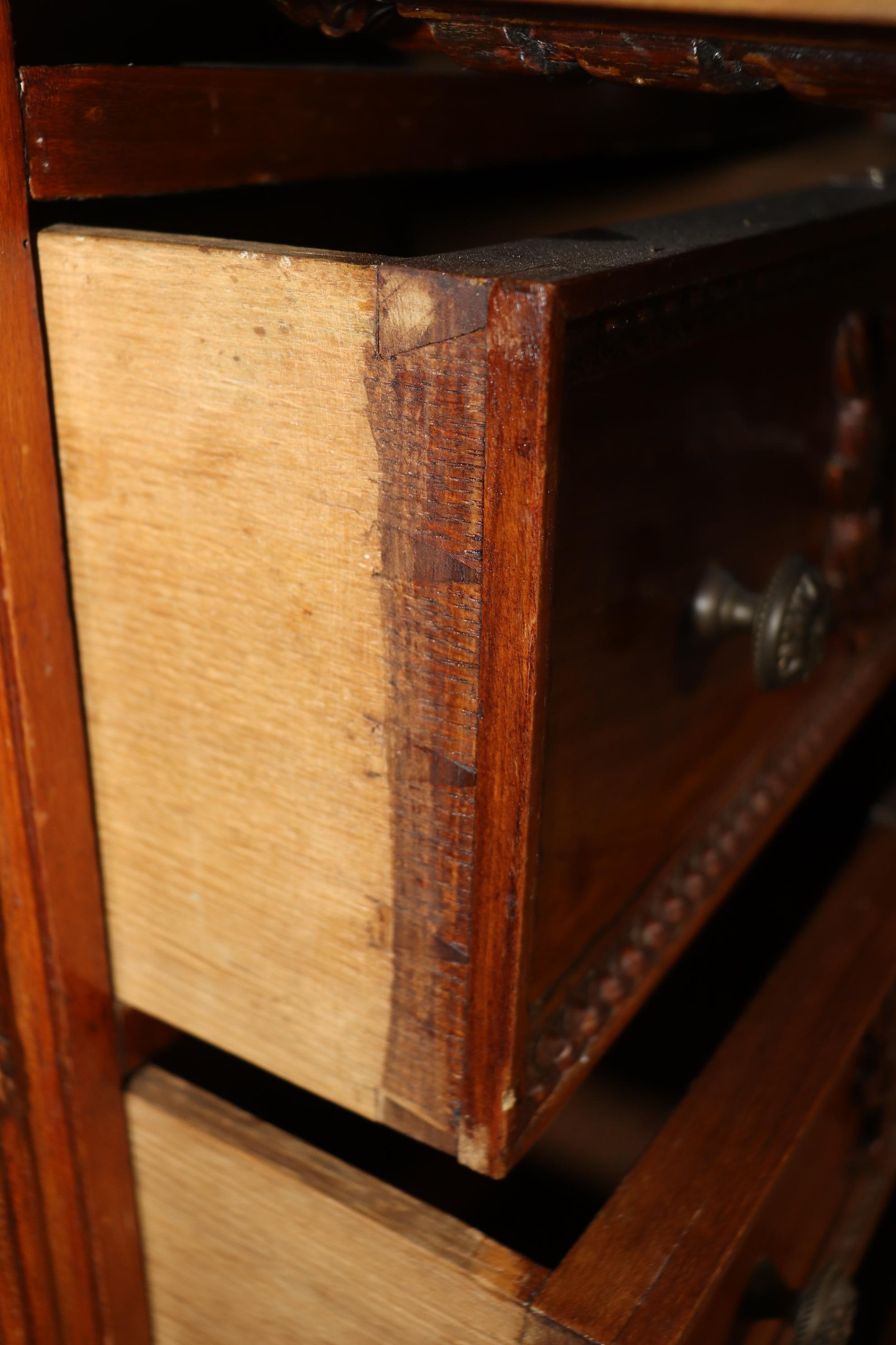 Französischer Louis XV.-Sekretär-Schreibtisch aus geschnitztem Nussbaumholz mit Abatant-Blumenkorb, Abatant im Angebot 3