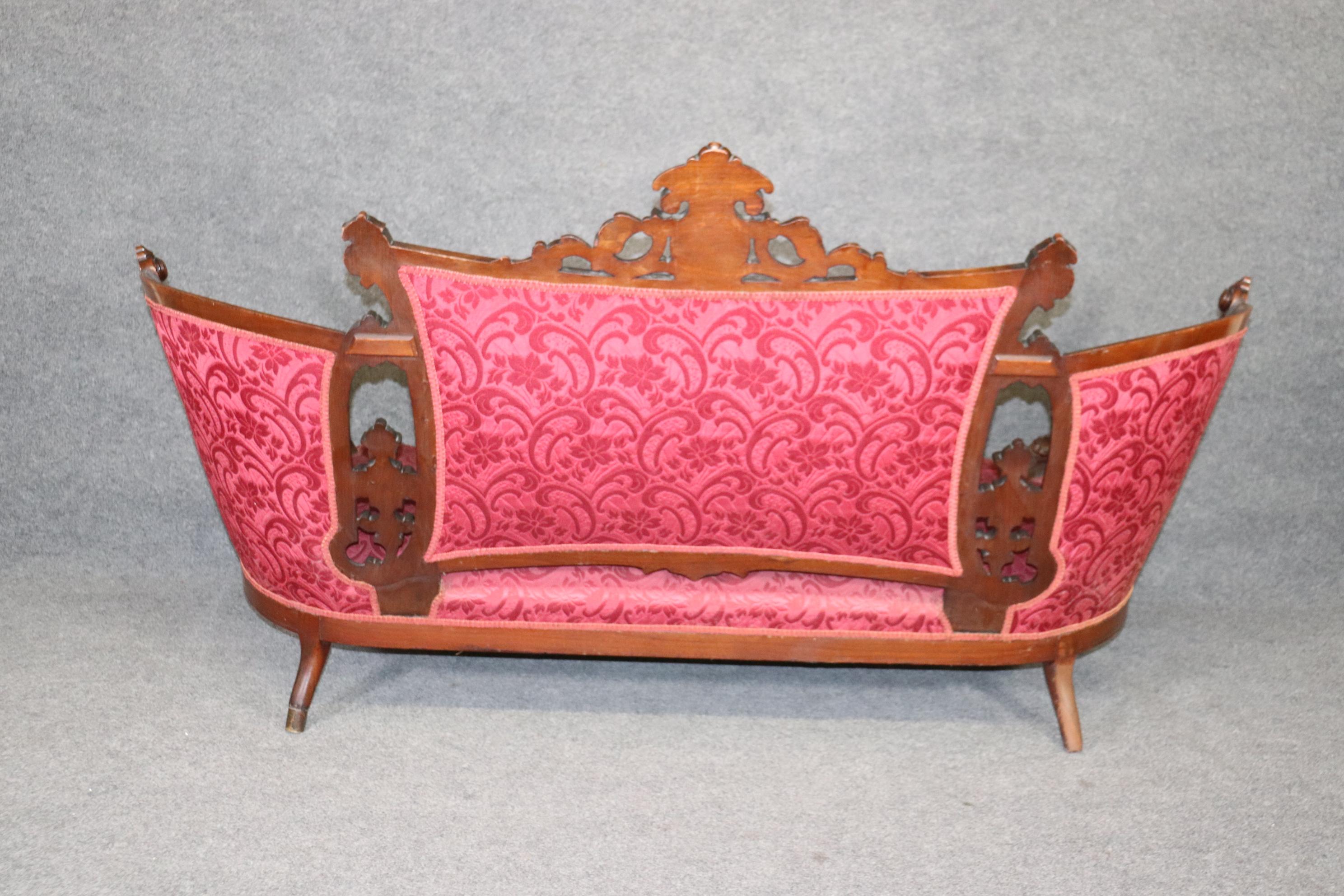 Mid-19th Century Fine Carved Walnut John Jellif American Victorian Parlor Sofa Settee circa 1860s