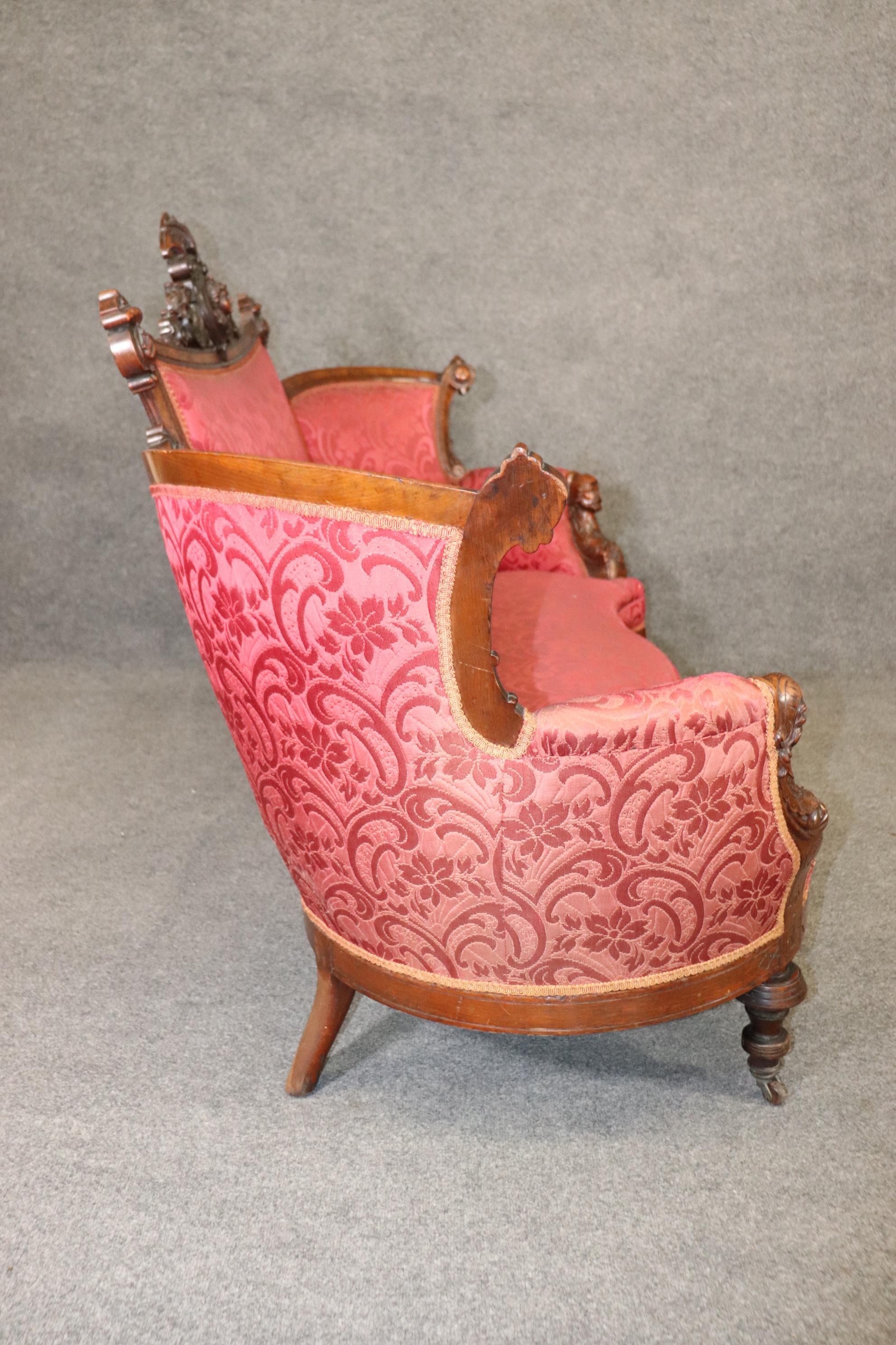 Fine Carved Walnut John Jellif American Victorian Parlor Sofa Settee circa 1860s 1