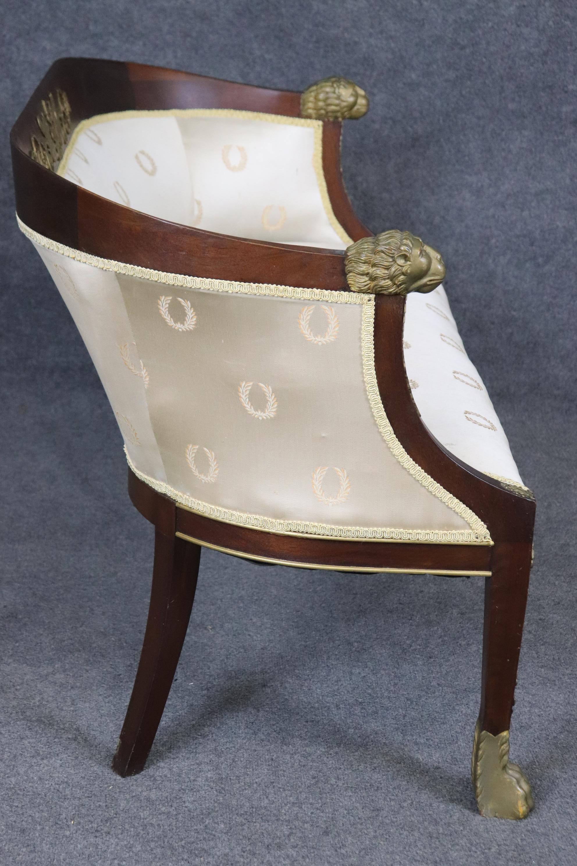 Fine Cast Bronze French Empire Dog Head and Dragons Mahogany Settee In Good Condition For Sale In Swedesboro, NJ