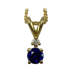 Fine Ceylon Cornflower Blue Sapphire & Diamond Round Cut 18k Yellow Gold Pendant