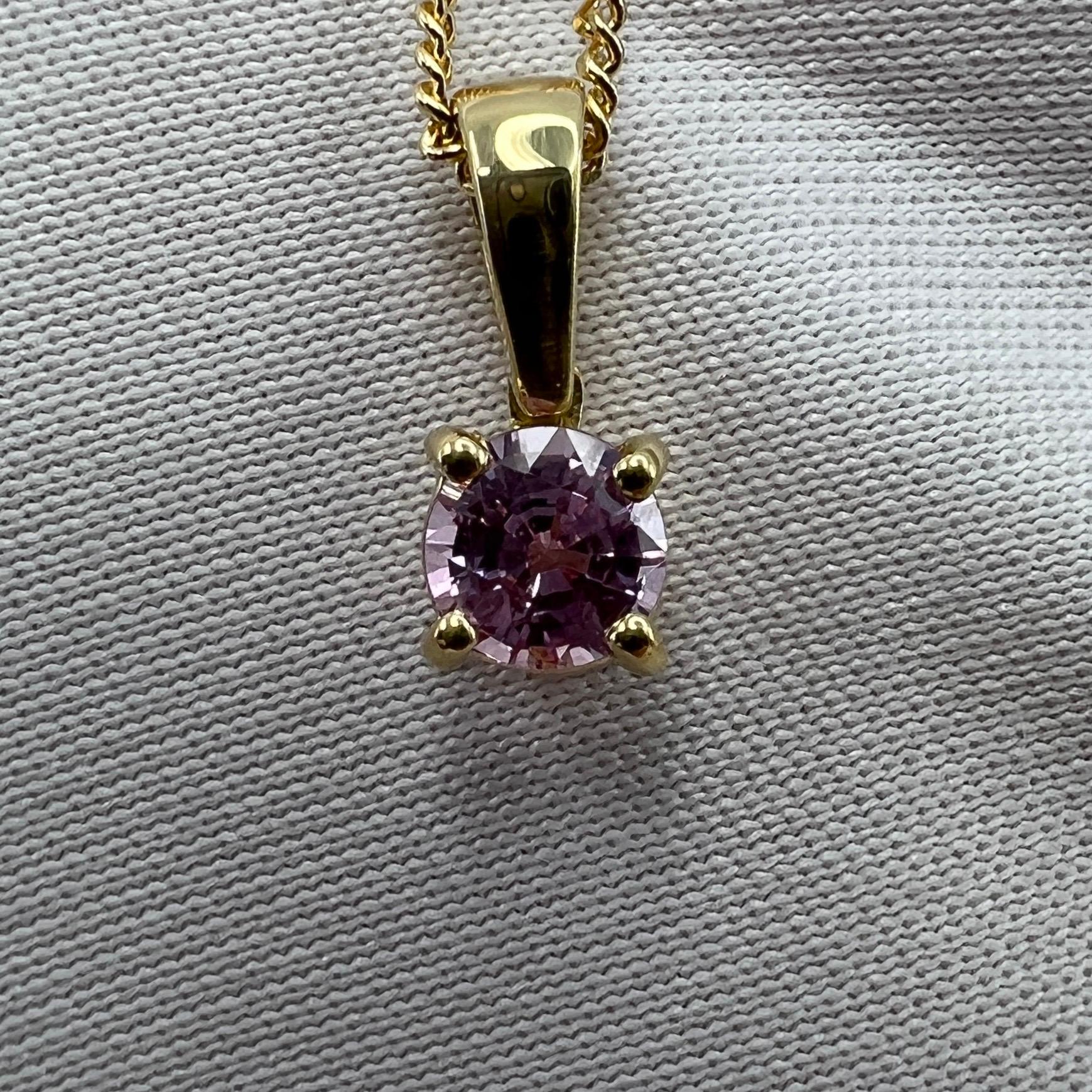 Fine Ceylon Pink Sapphire Round Diamond Cut 18k Yellow Gold Solitaire Pendant For Sale 1