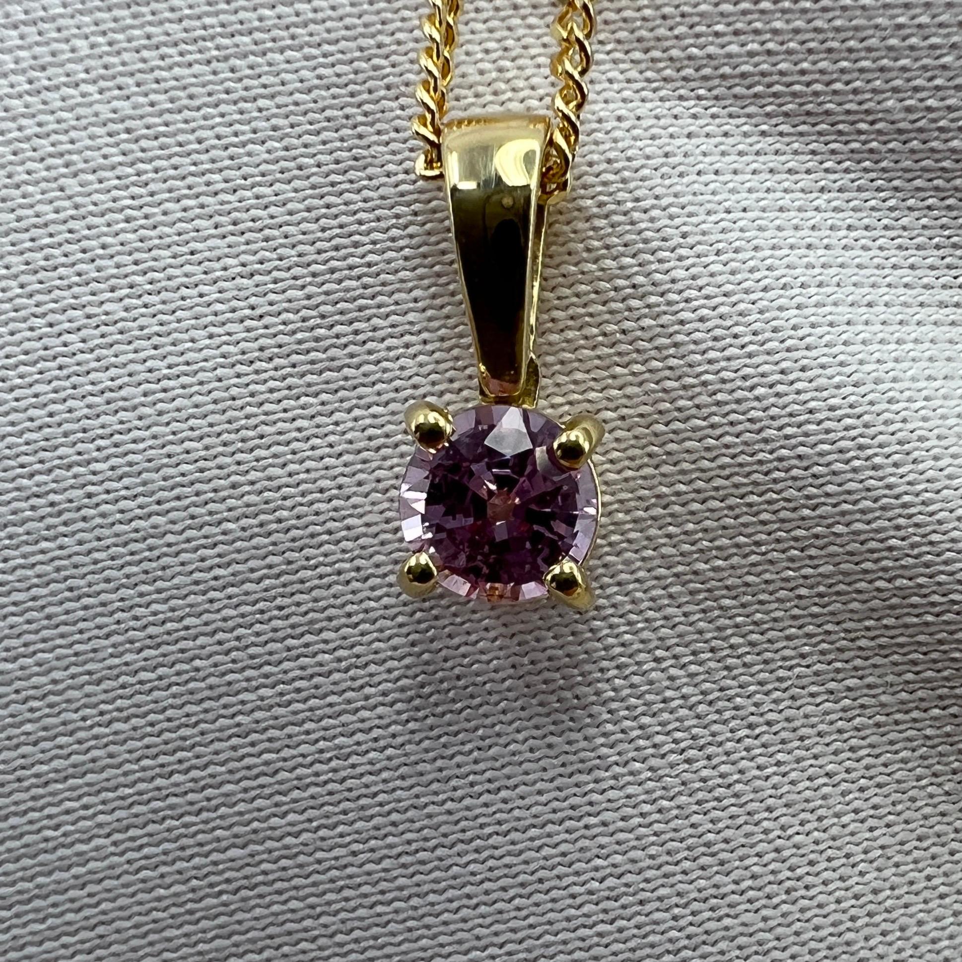 Fine Ceylon Pink Sapphire Round Diamond Cut 18k Yellow Gold Solitaire Pendant For Sale 2
