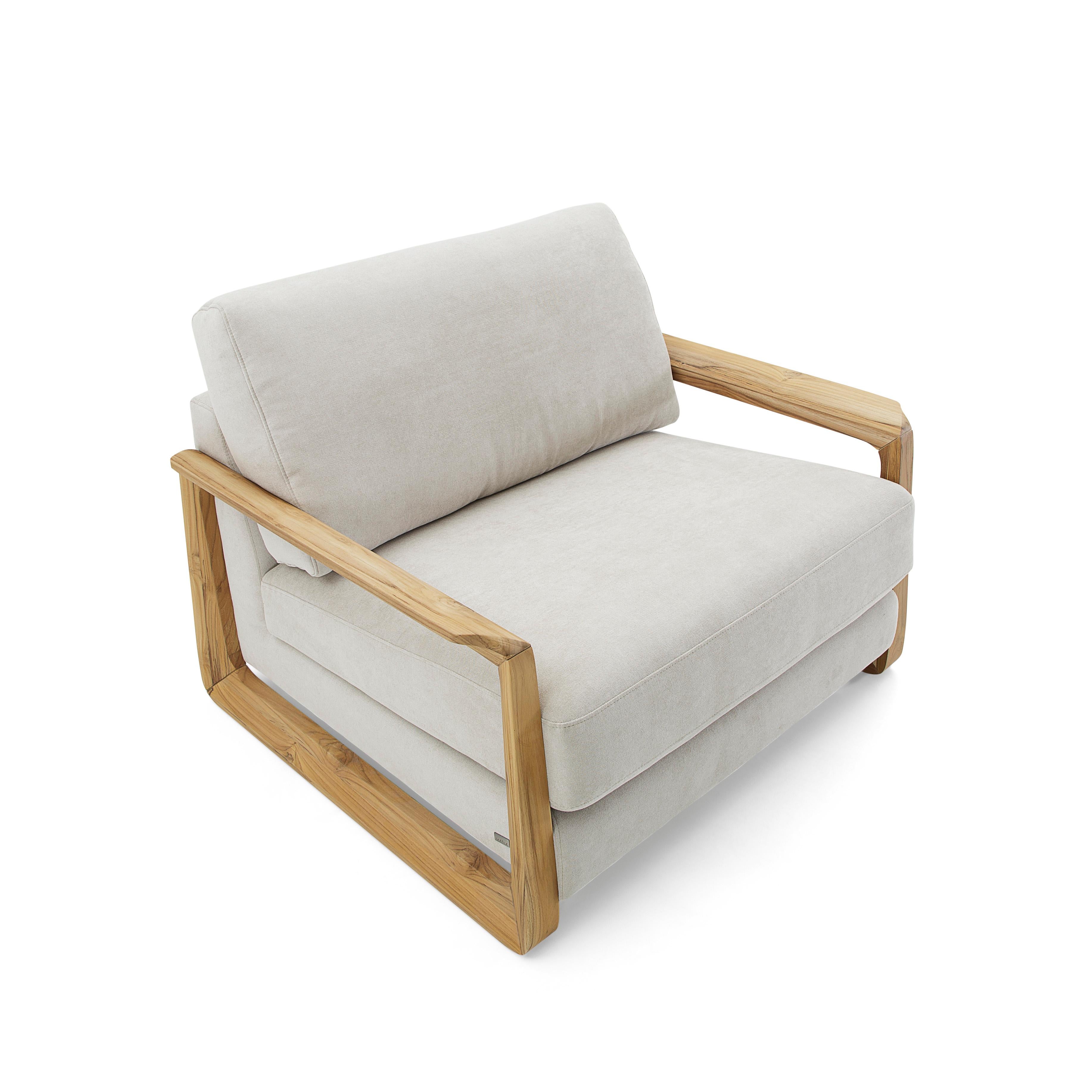 Fauteuil en bois de teck tapissé de tissu grège - Fine Collection Neuf - En vente à Miami, FL