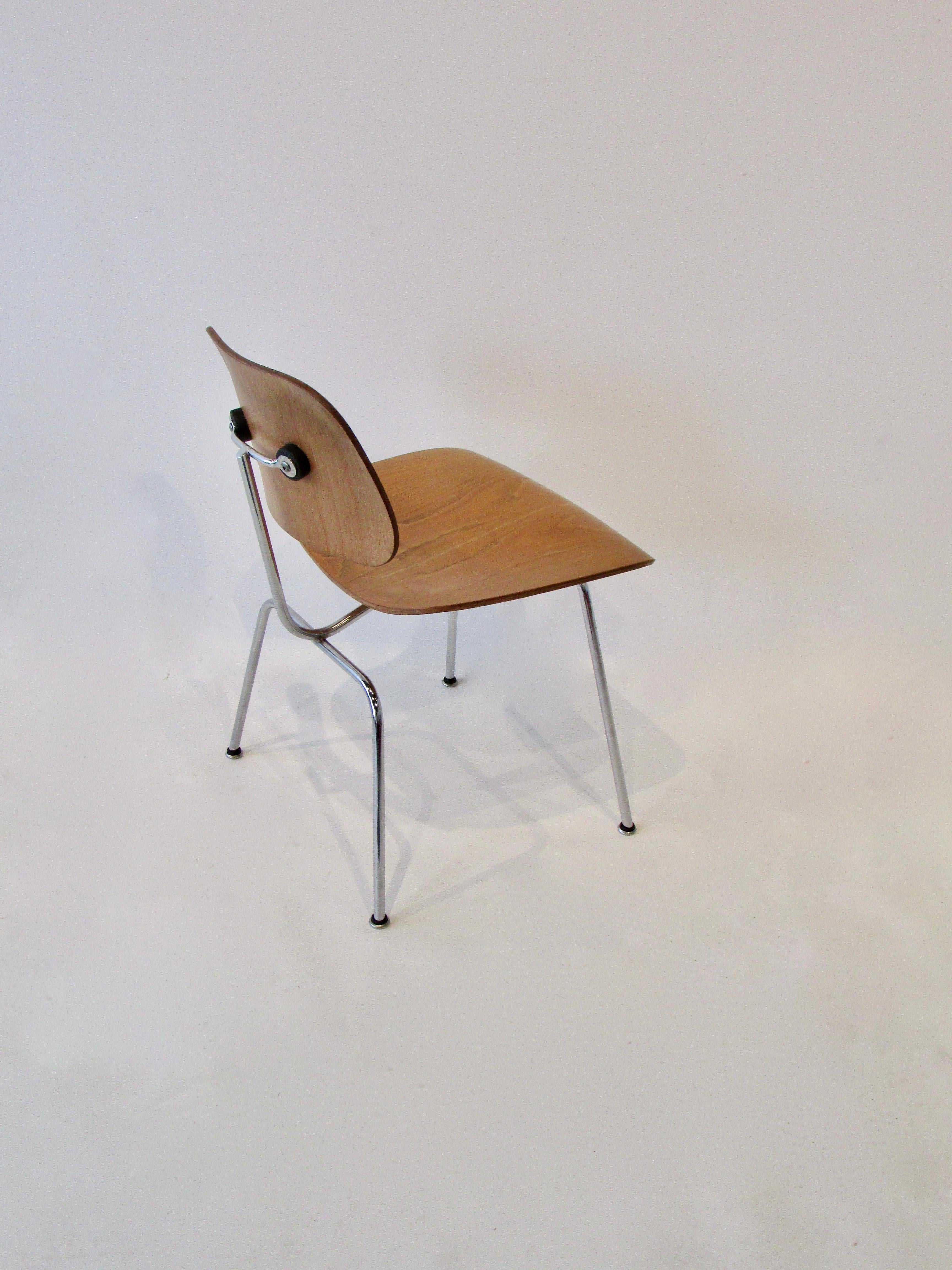 Mid-Century Modern Fine Charles Eames for Evans Sold by Herman Miller Ash Grain DCM Dining Chair For Sale