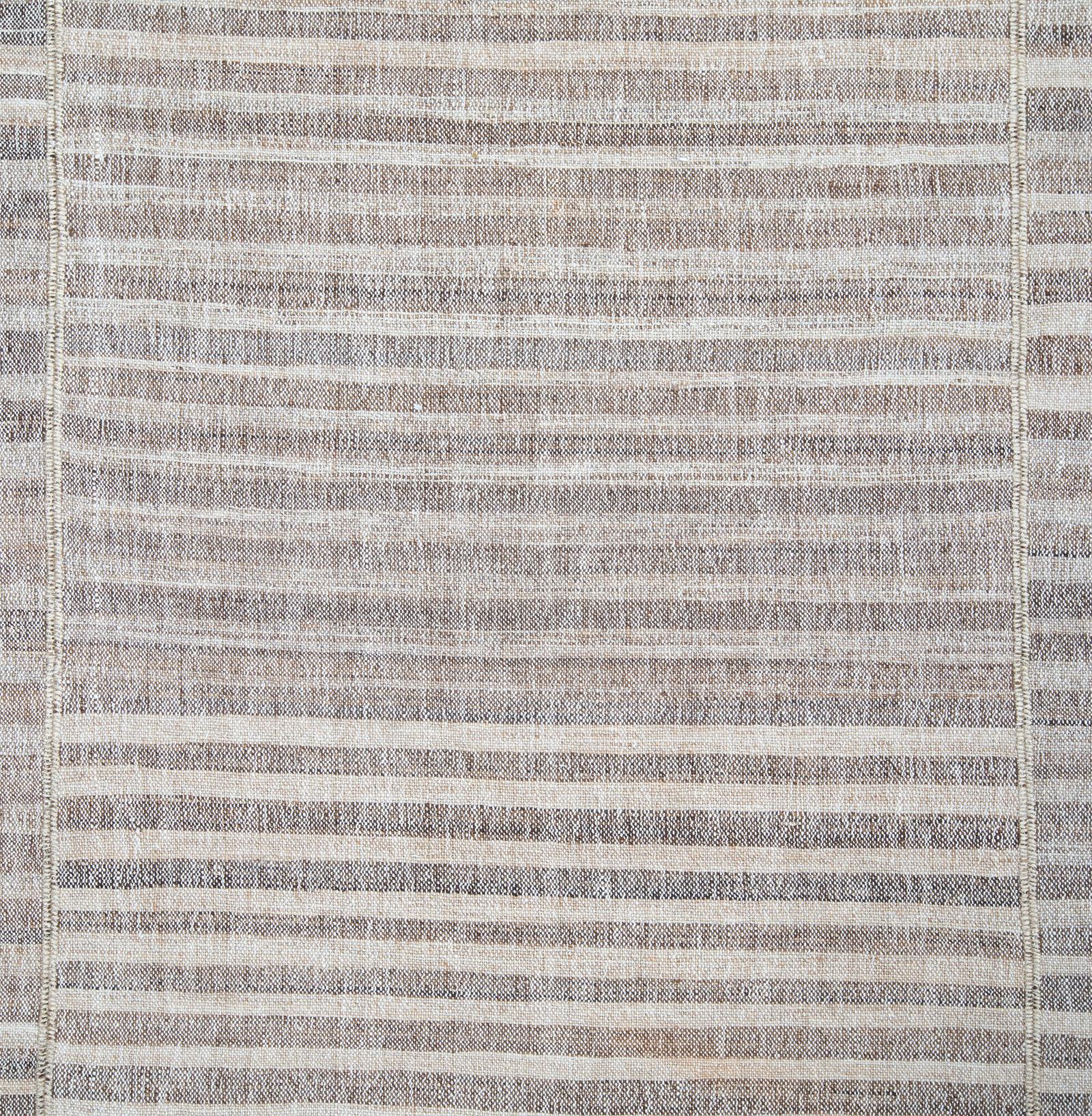 Hand-Woven Fine Charming Vintage Flat-Weave Rug For Sale
