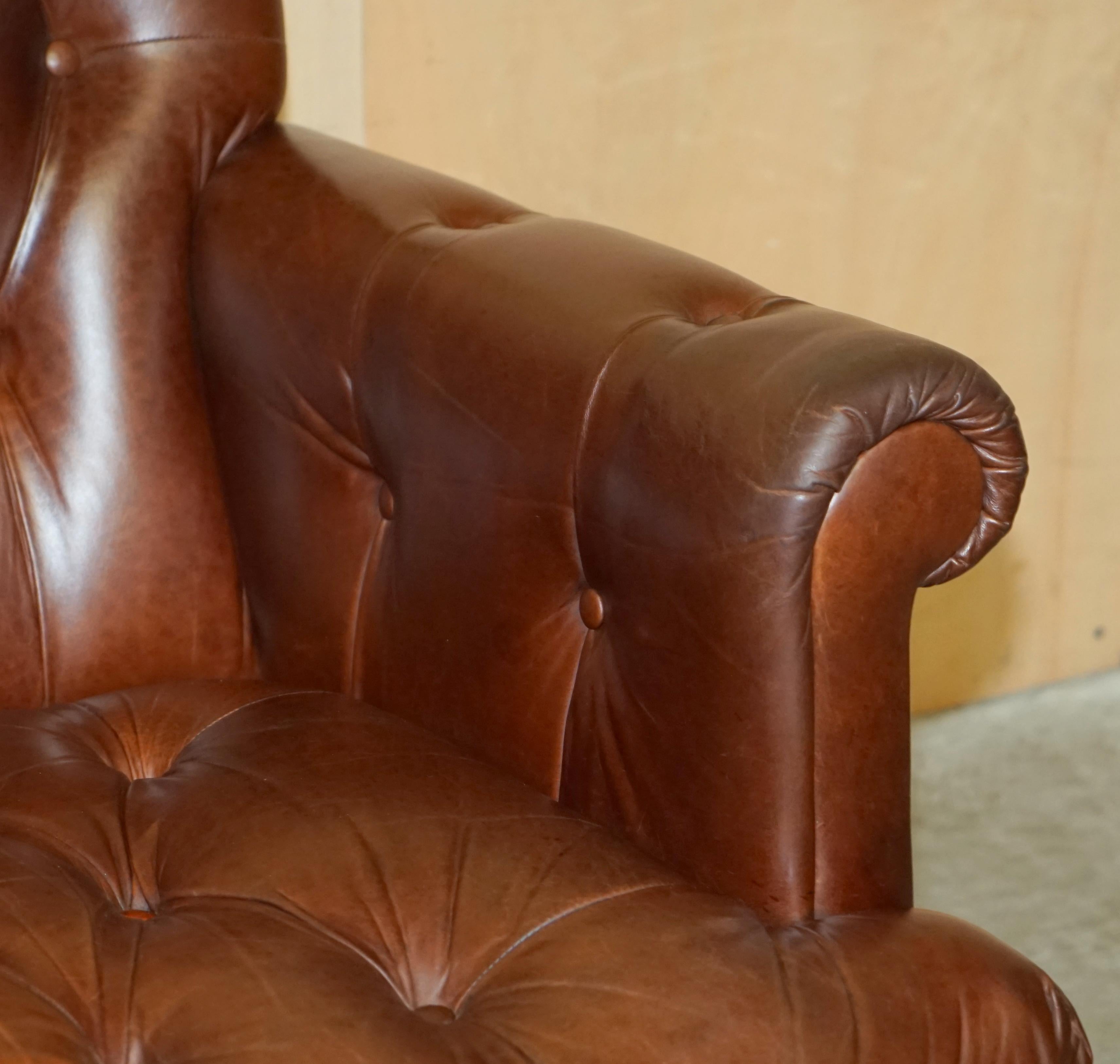 FiNE CHESTNUT BROWN LEATHER LAUREN ASHLEY CHESTERFIELD TWO SEAT LIBRARY SOFa im Angebot 2