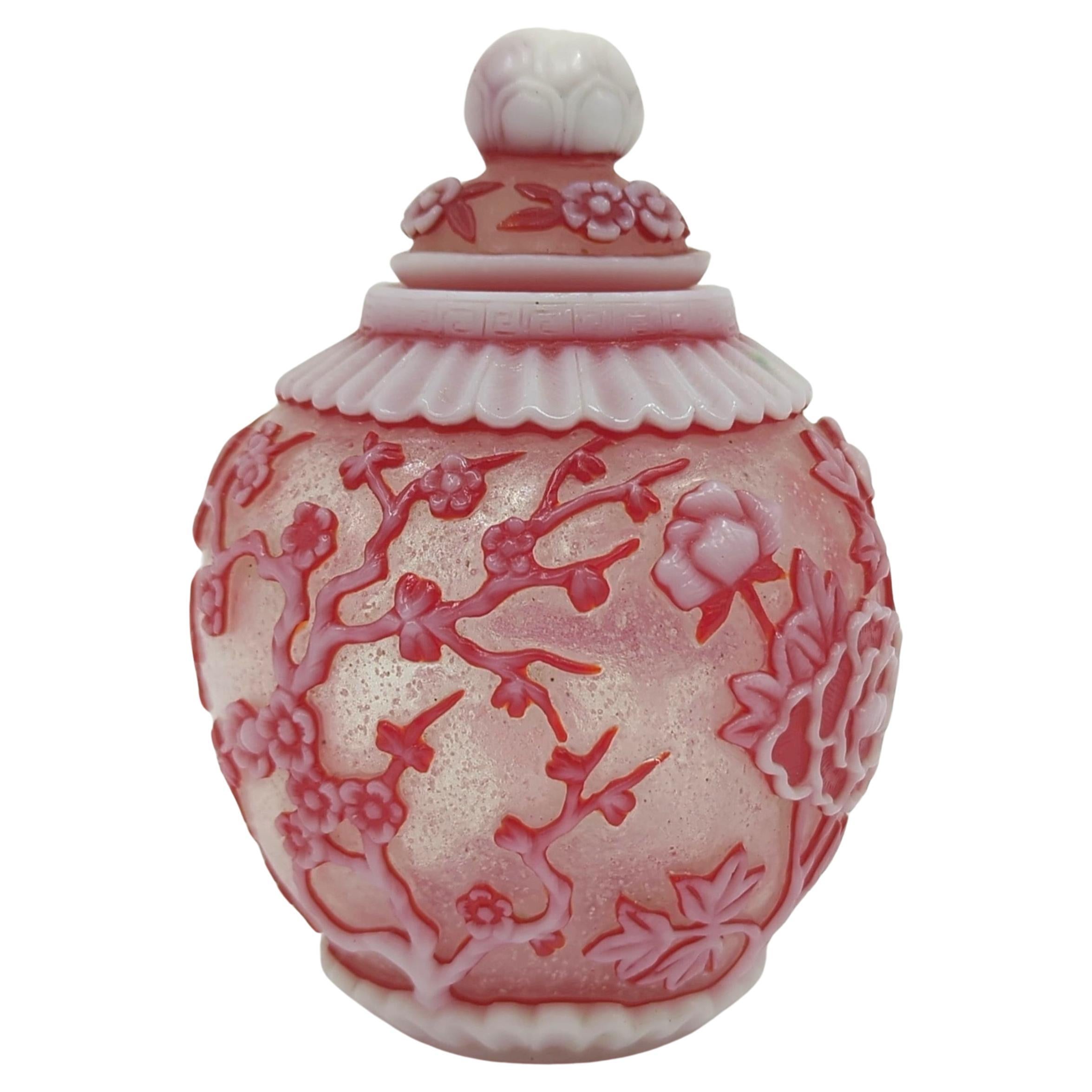 20th Century Fine Chinese 3 Colour Glass Overlay Covered Jar Snowstorm Ground Republic 20c  For Sale