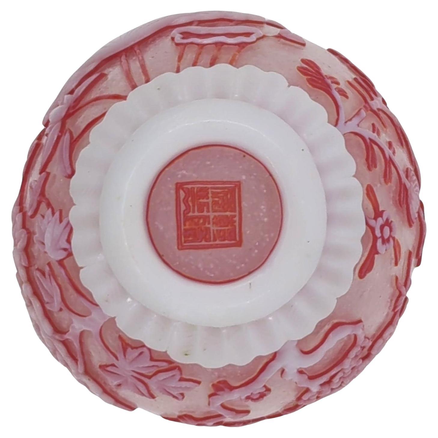 Feines chinesisches 3-farbiges Glas-Overlay-Schneeflockenglas-Deckelgefäß mit Regenbogengrund Republic 20c  im Angebot 5