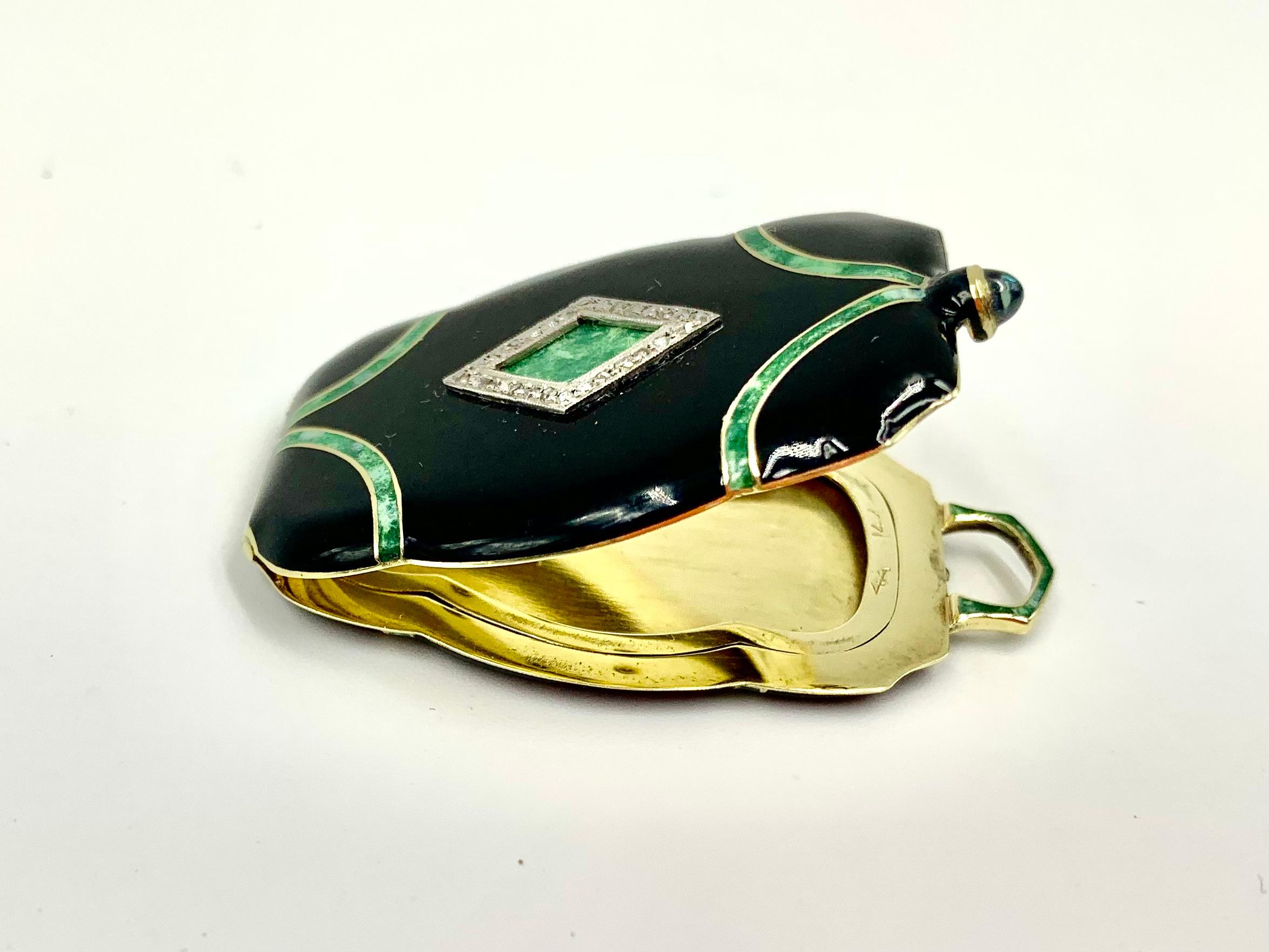 Exquisite Chinese Art Deco period onyx black and jade green enamel, diamond, 14K yellow gold and platinum double sided locket pendant
Early 20th Century
Very fine quality, on par with Cartier pieces from this period, this elegant locket is precisely