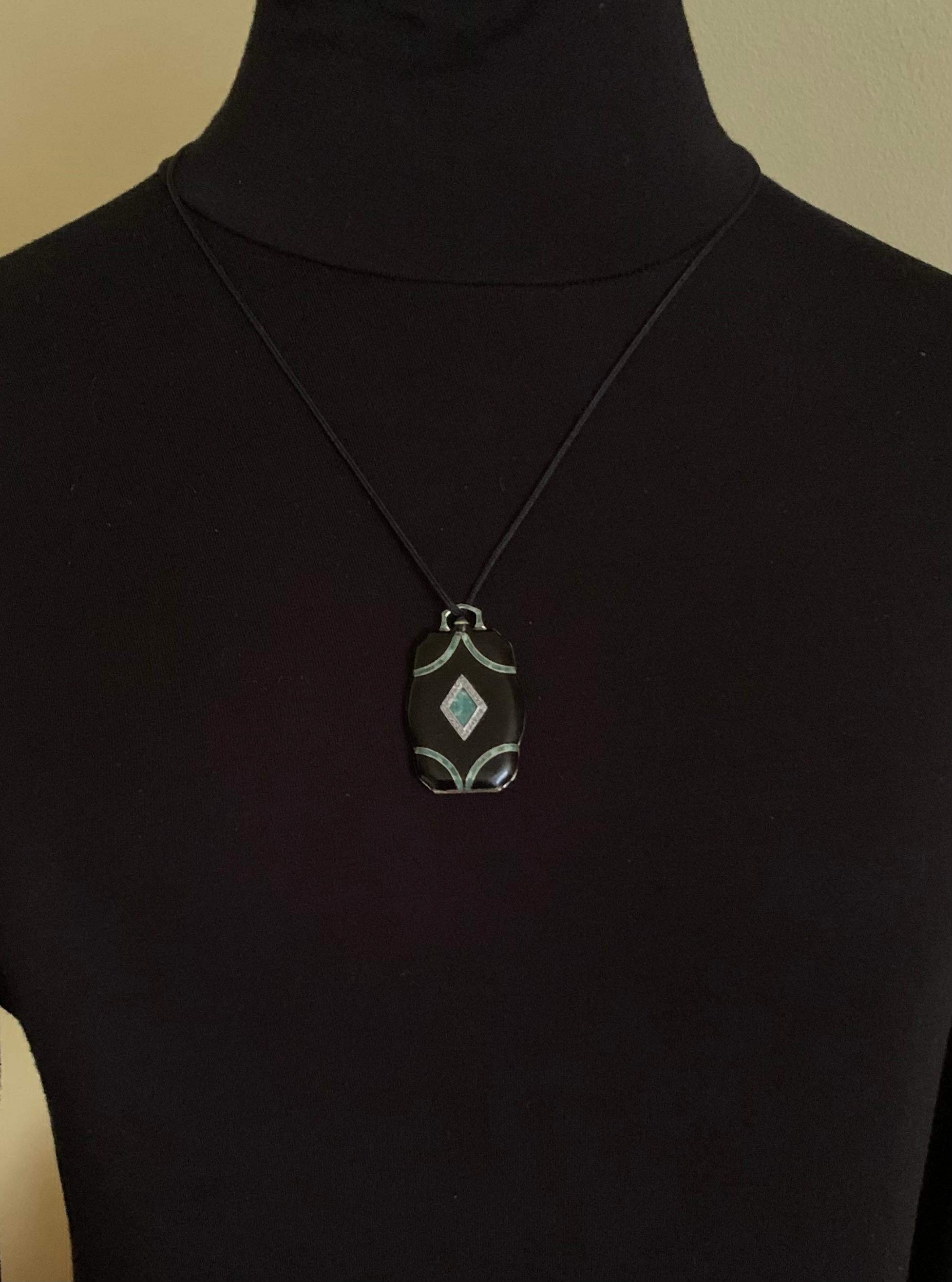 Fine Chinese Art Deco Diamond Enamel 14K Yellow Gold Platinum Locket Pendant In Good Condition In New York, NY