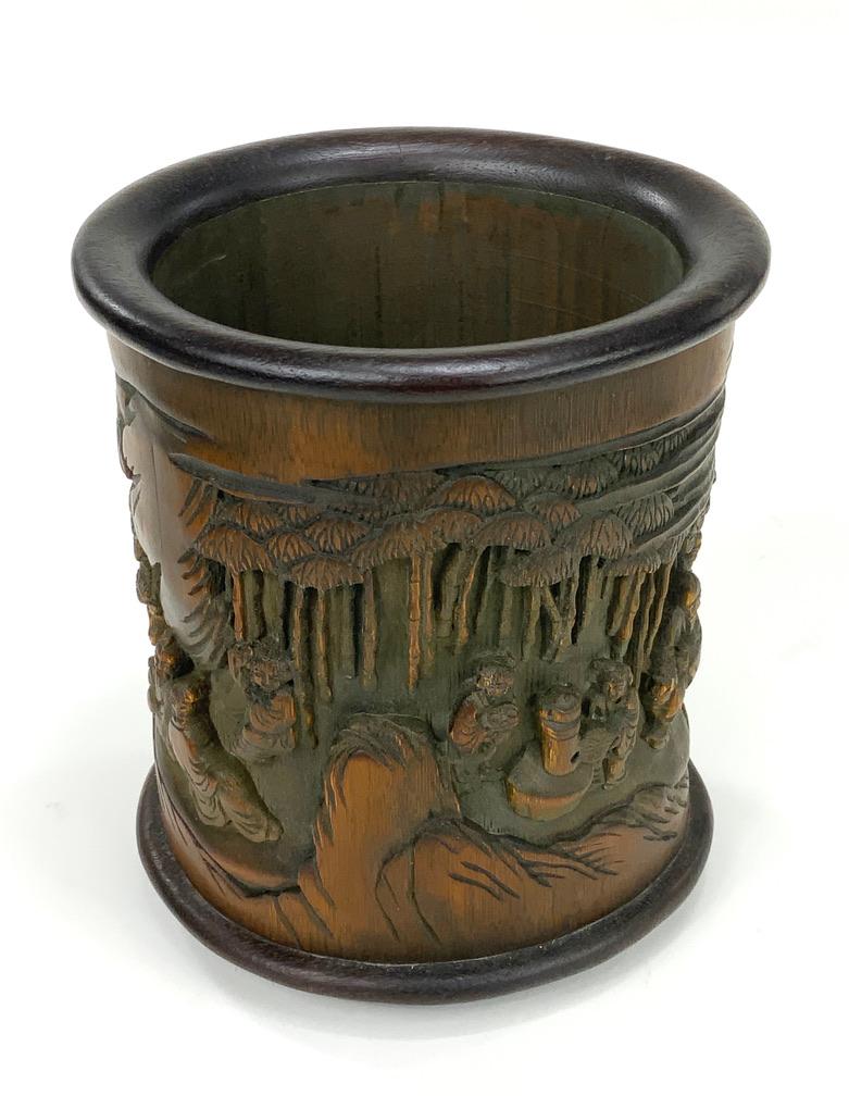 Pot à brosse chinois sculpté en racine de bambou Bon état - En vente à Hampstead, QC