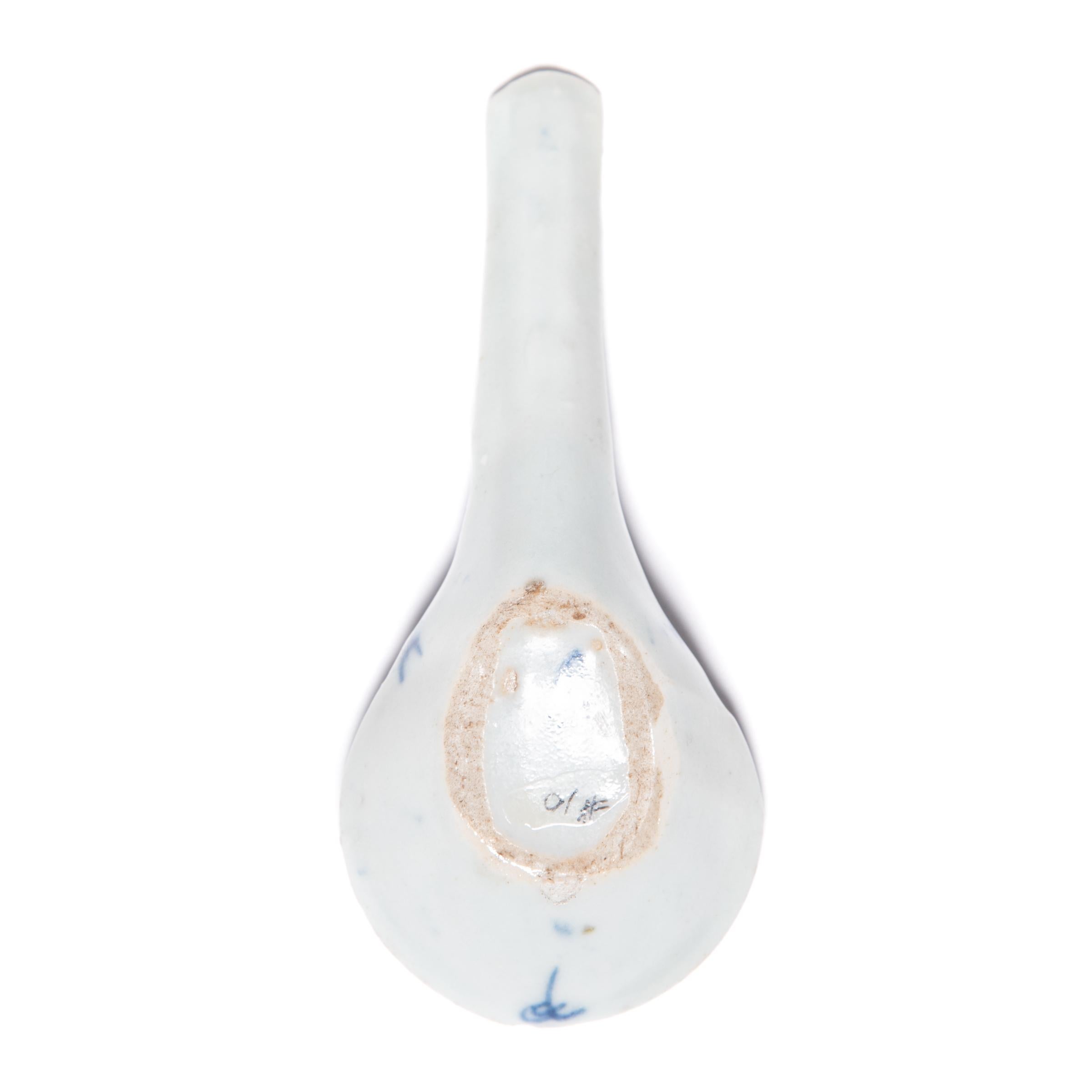 Qing Fine Chinese Blue and White Porcelain Spoon, c. 1850 For Sale