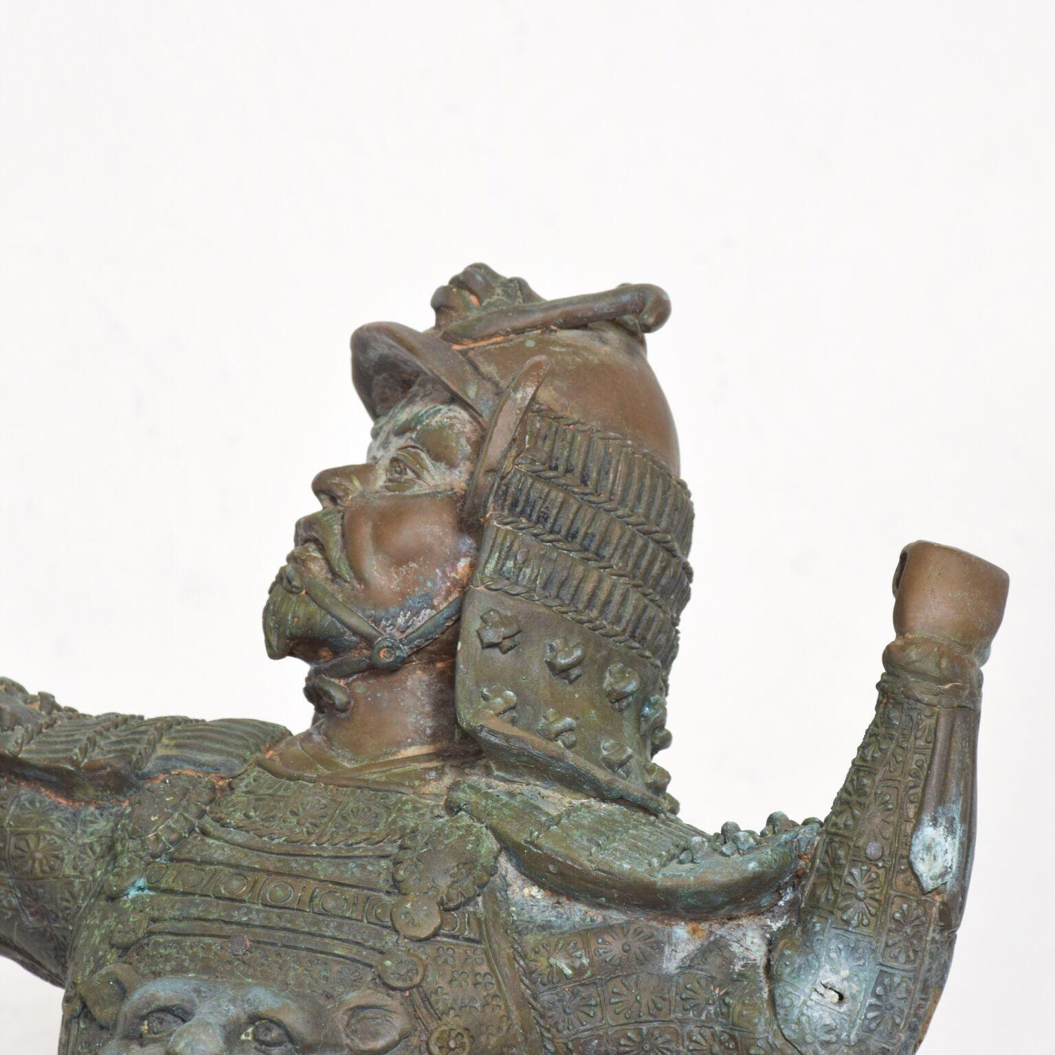 Fine Chinese Sculpture Warrior Terracotta Army Xian in Carved Bronze
18H x 10.5 W x 6 D
Original unrestored preowned vintage condition, patina and wear present. Rust visible on one leg.
See images provided.