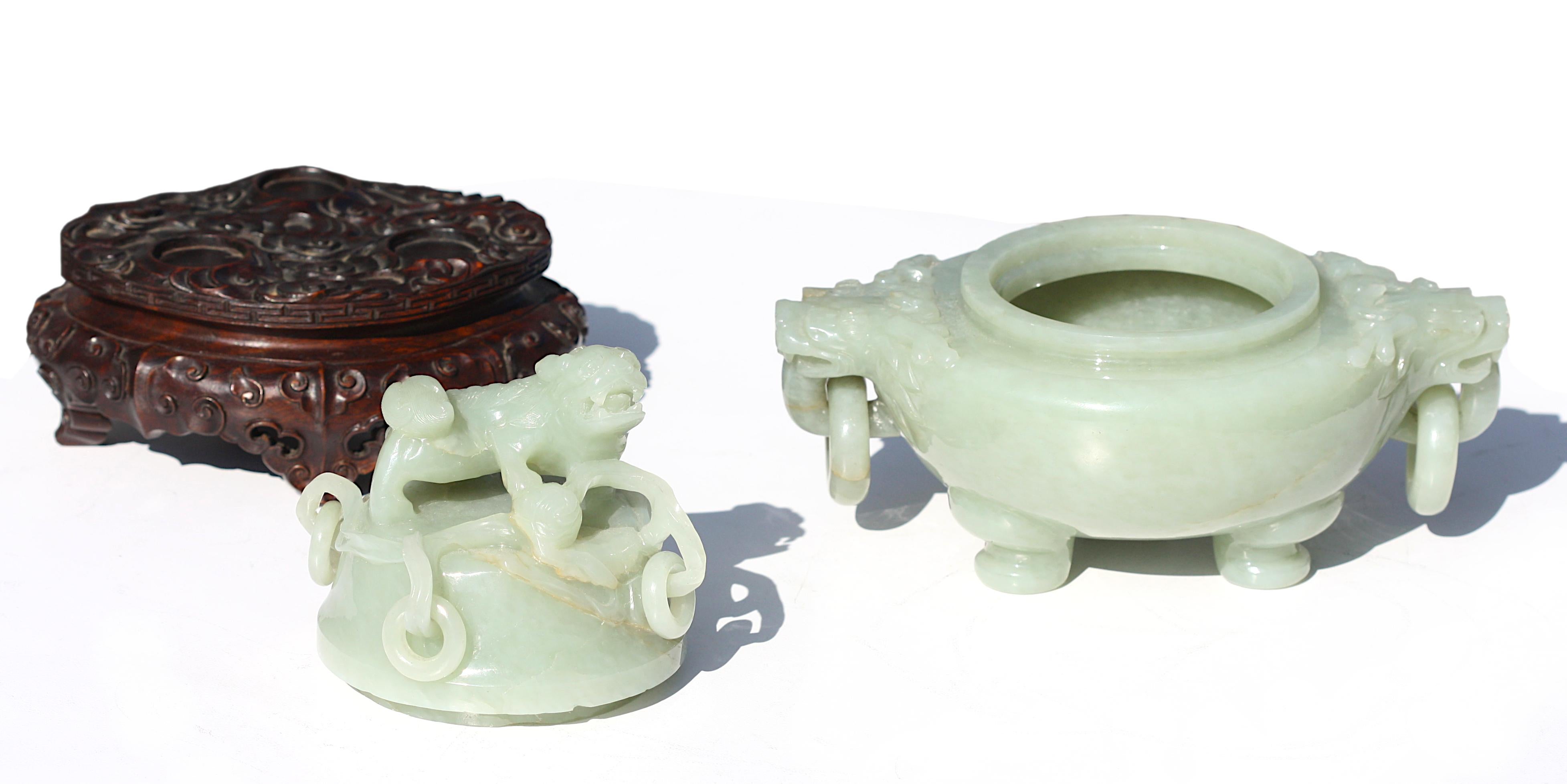 Fine Chinese Celadon Jade Tripod Censer Qing Dynasty In Good Condition For Sale In West Palm Beach, FL