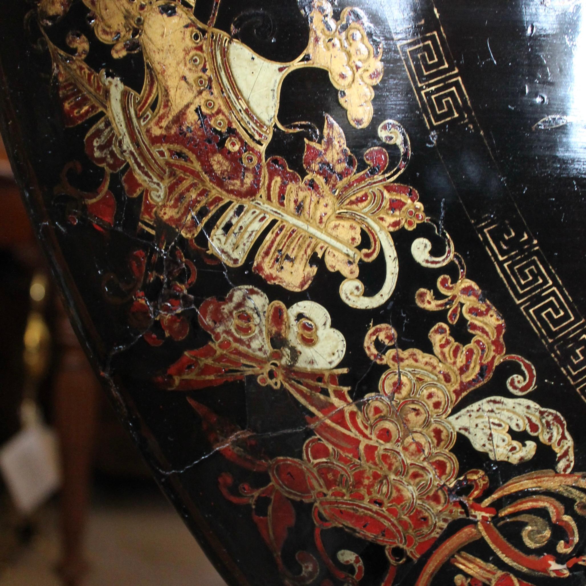 Fine Chinese Export Black Lacquer And Gilt Decorated Tilt Top Table For Sale 6