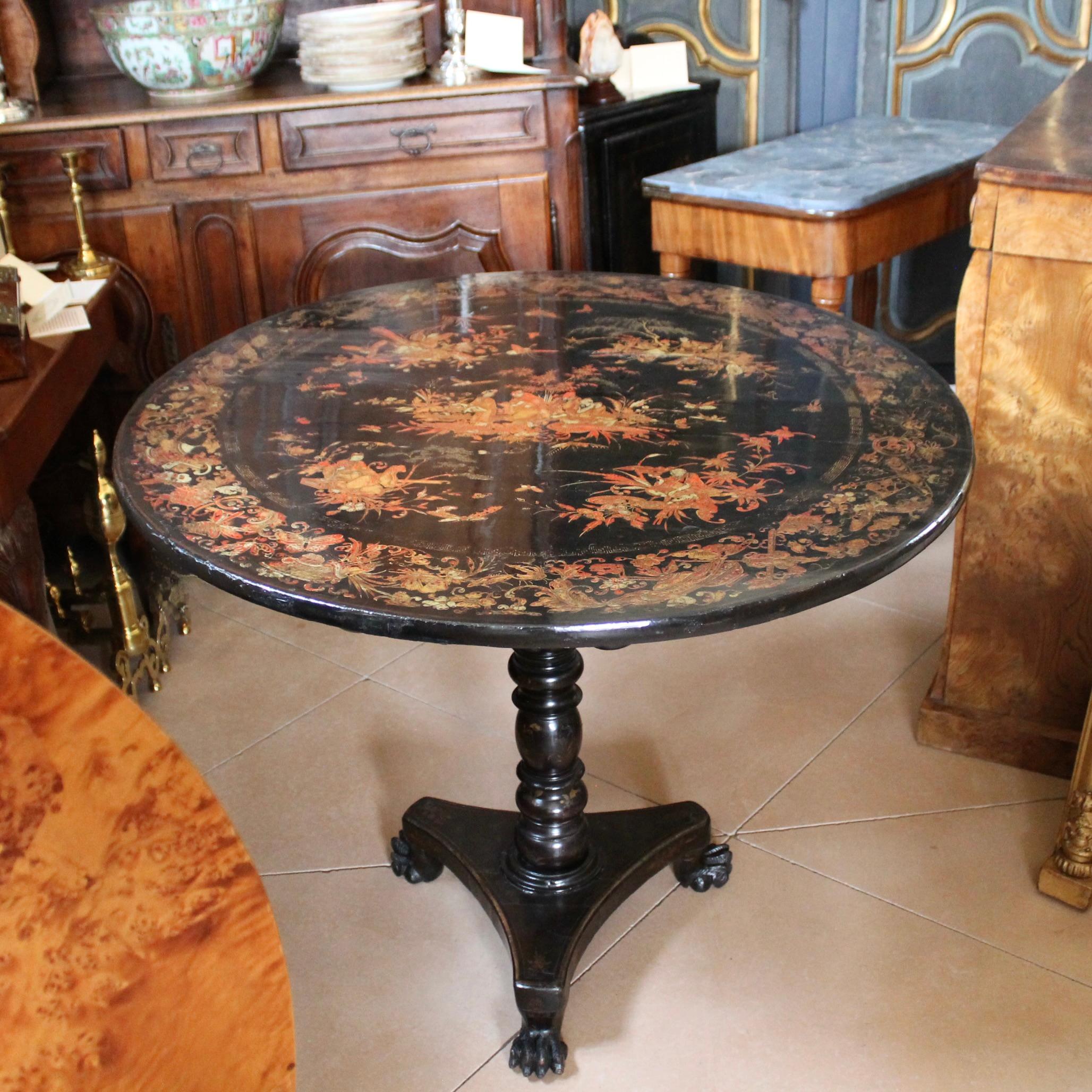 Fine Chinese Export Black Lacquer And Gilt Decorated Tilt Top Table In Good Condition For Sale In Free Union, VA