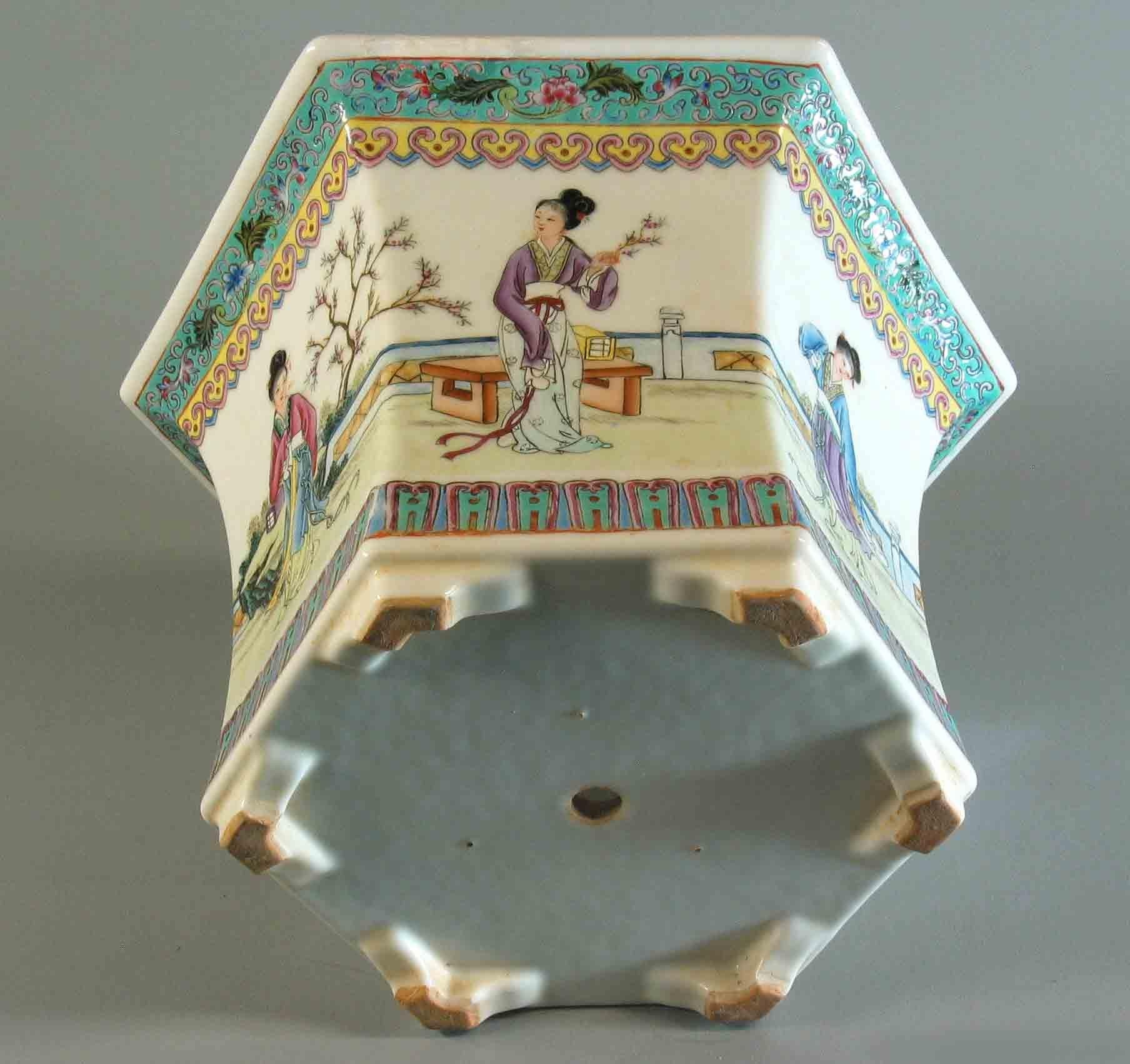 Fine Chinese Famille Rose Hexagonal Jardiniere and Stand Republic Period In Good Condition For Sale In Ottawa, Ontario